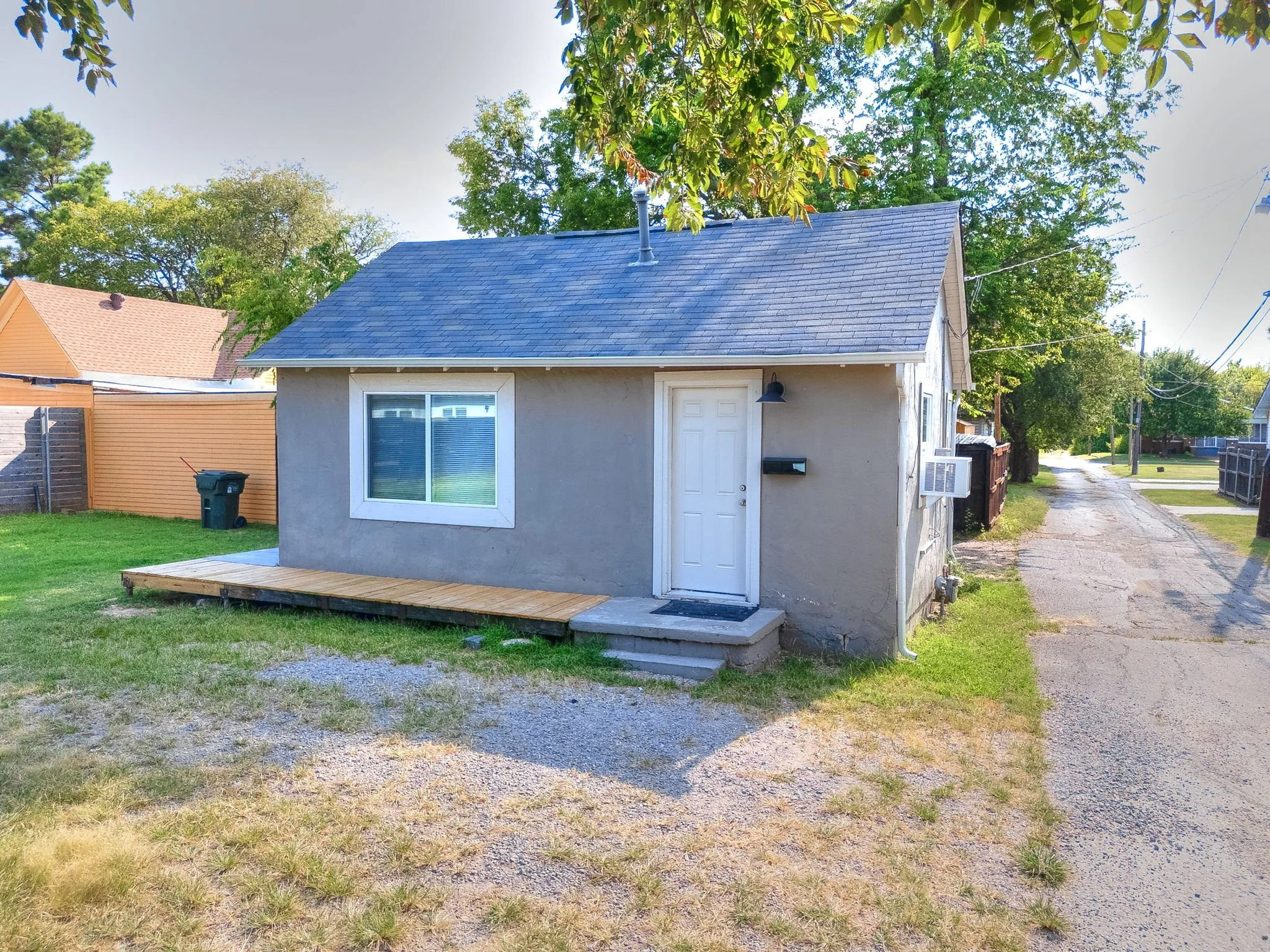 17-web-or-mls-217 E Daws St 1-25.jpg