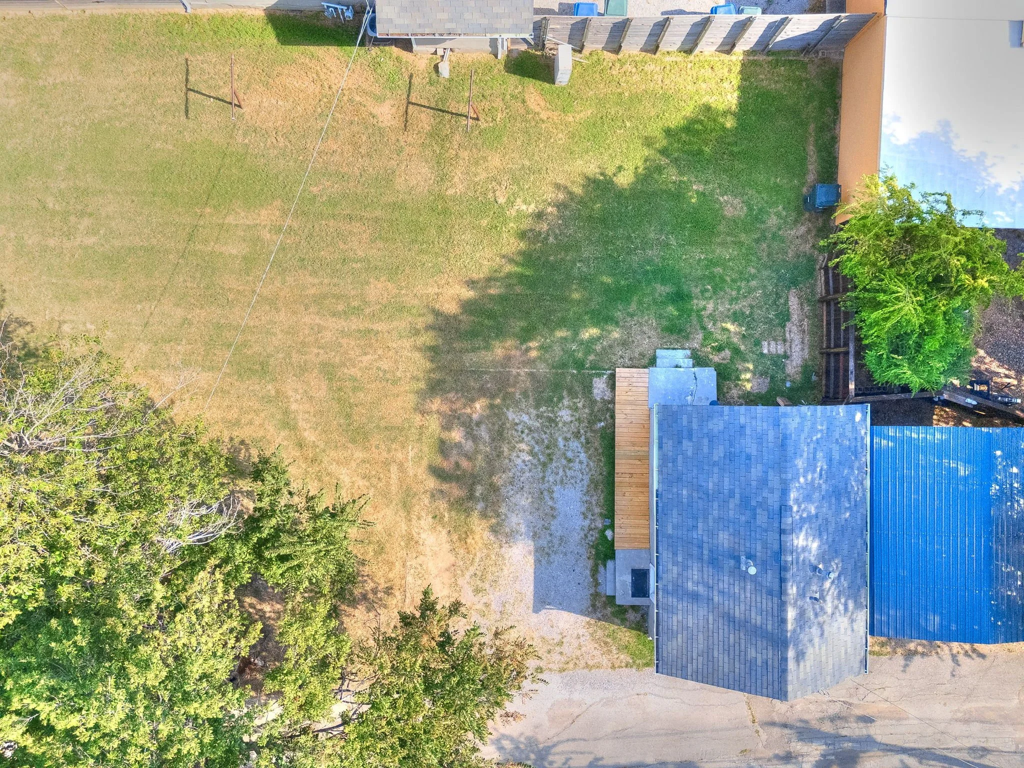 18-web-or-mls-217 E Daws St 1-26.jpg