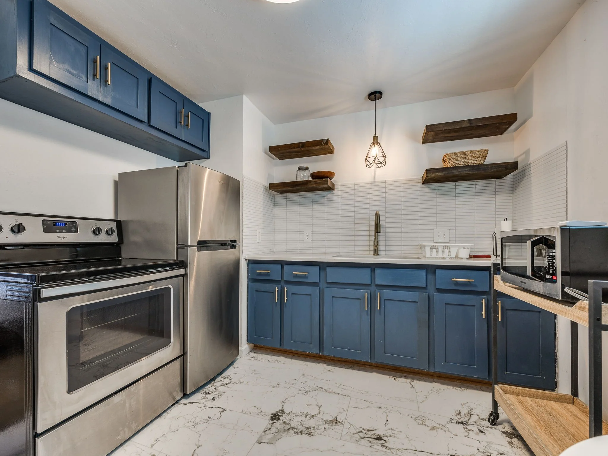 25-web-or-mls-217 E Daws St 1-9.jpg