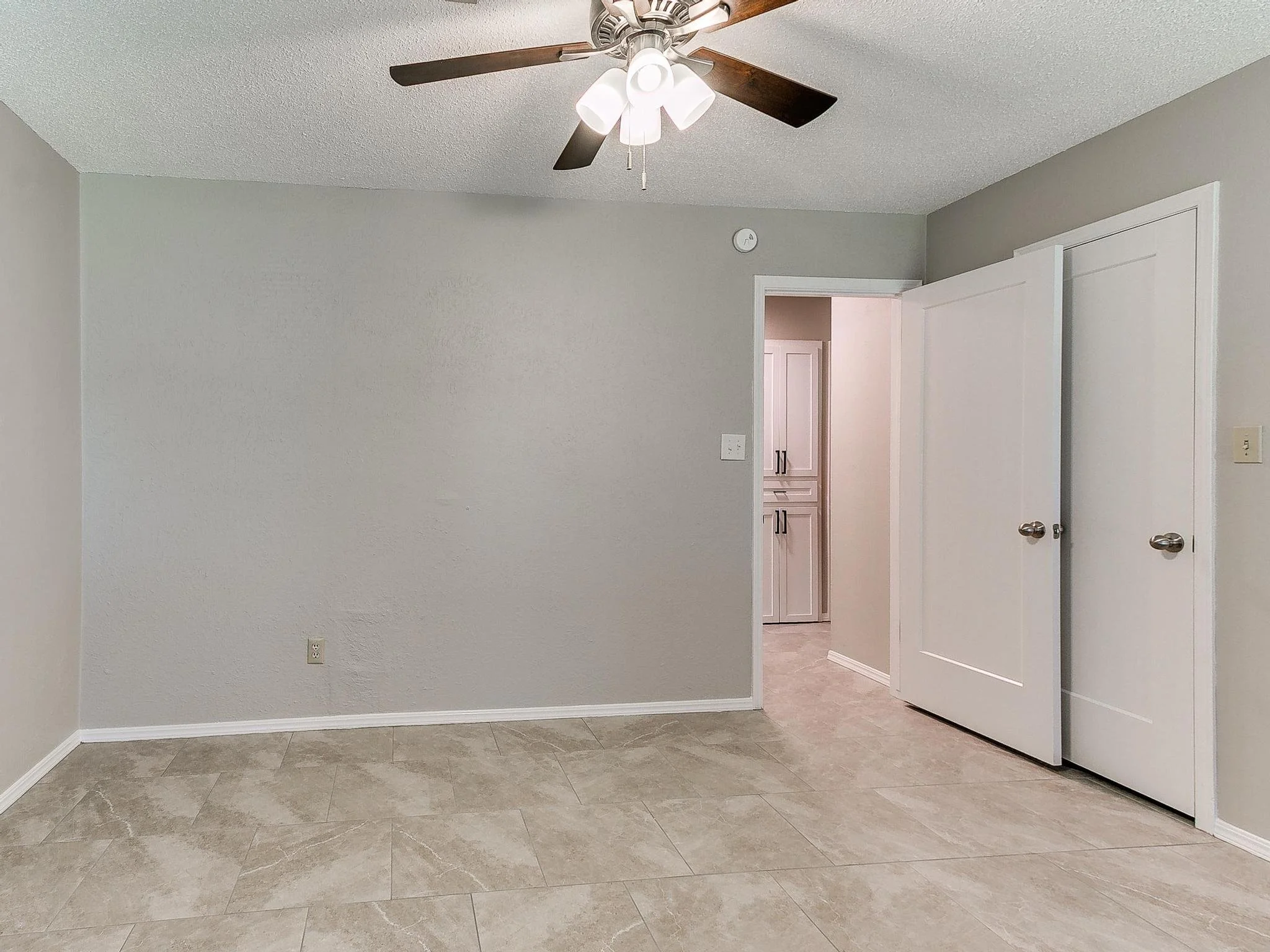 1608 Canterbury-13.jpg