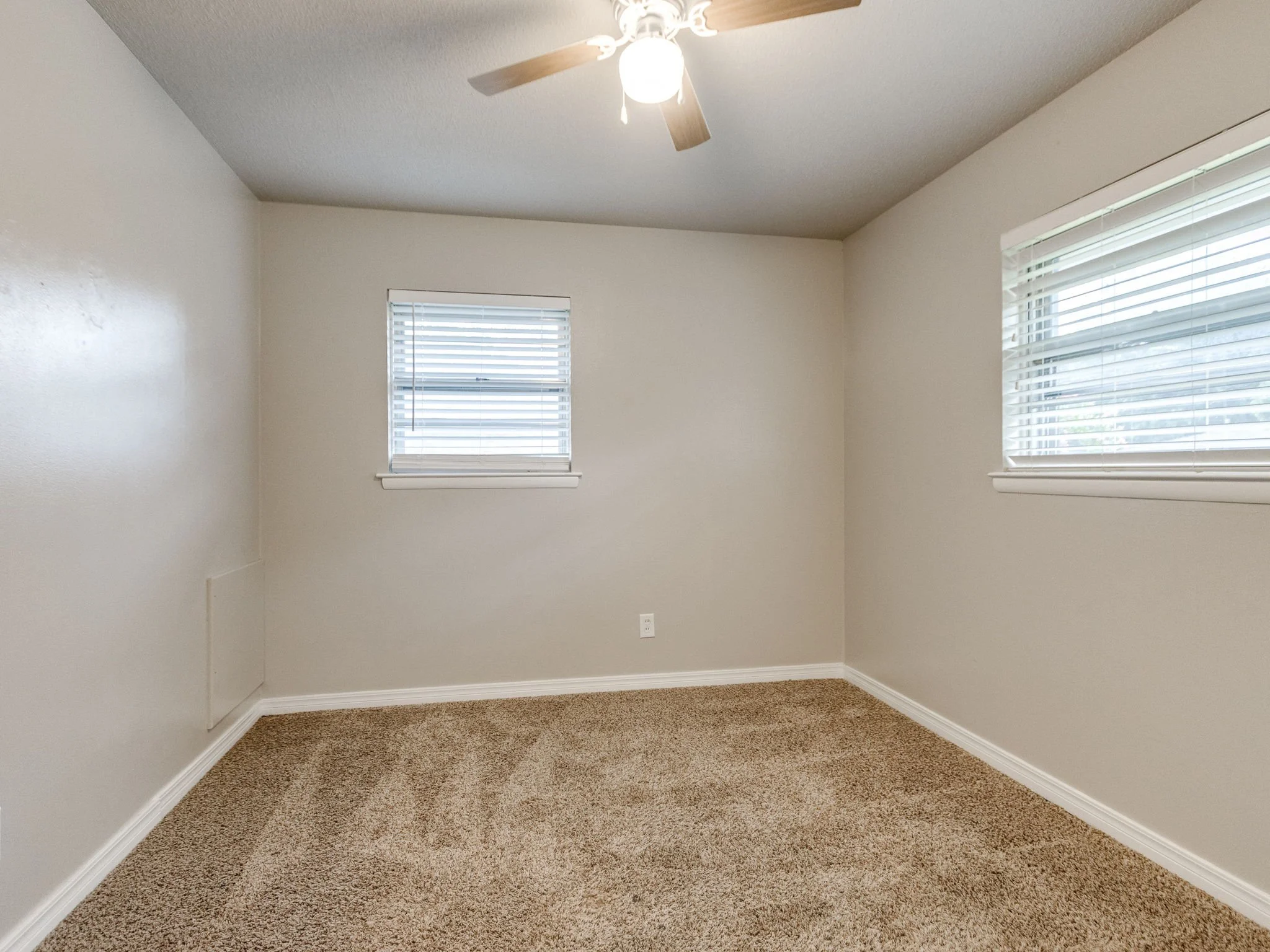 17-web-or-mls-1617 Avondale Dr-23.jpg