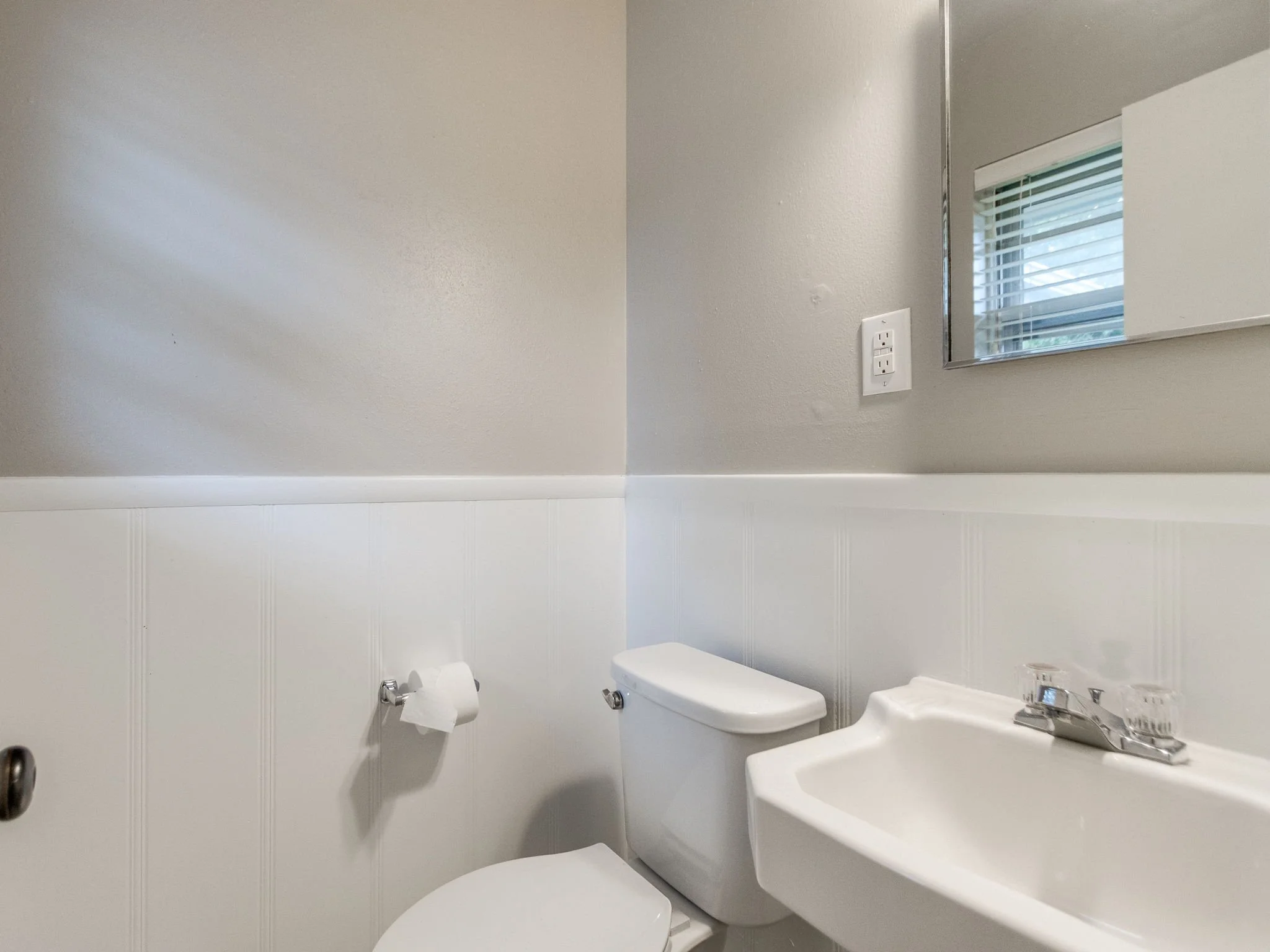 21-web-or-mls-1617 Avondale Dr-27.jpg