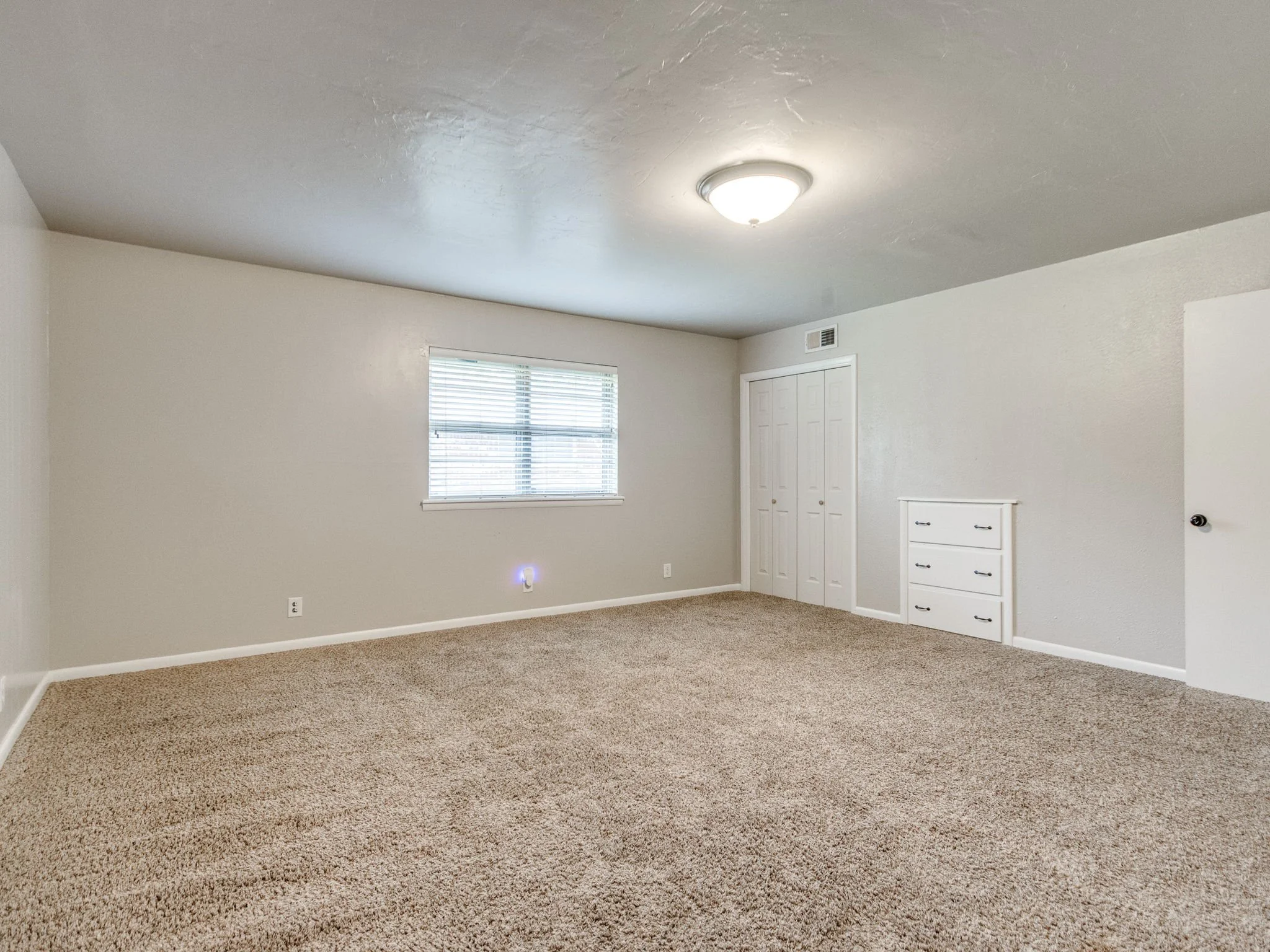 24-web-or-mls-1617 Avondale Dr-30.jpg