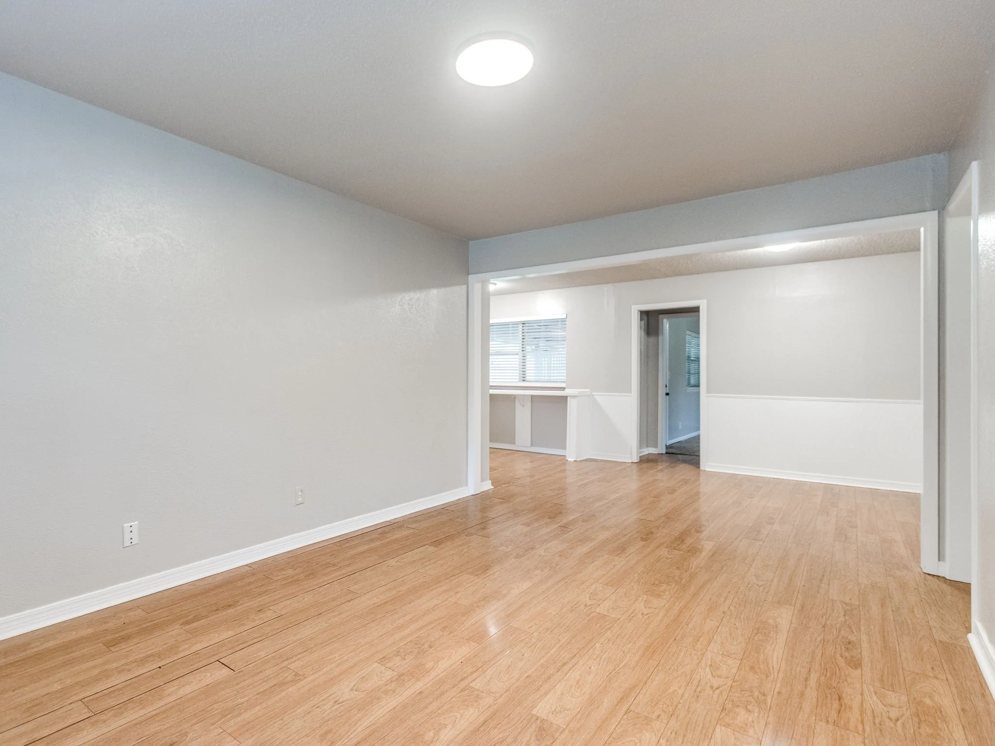 27-web-or-mls-1617 Avondale Dr-33.jpg