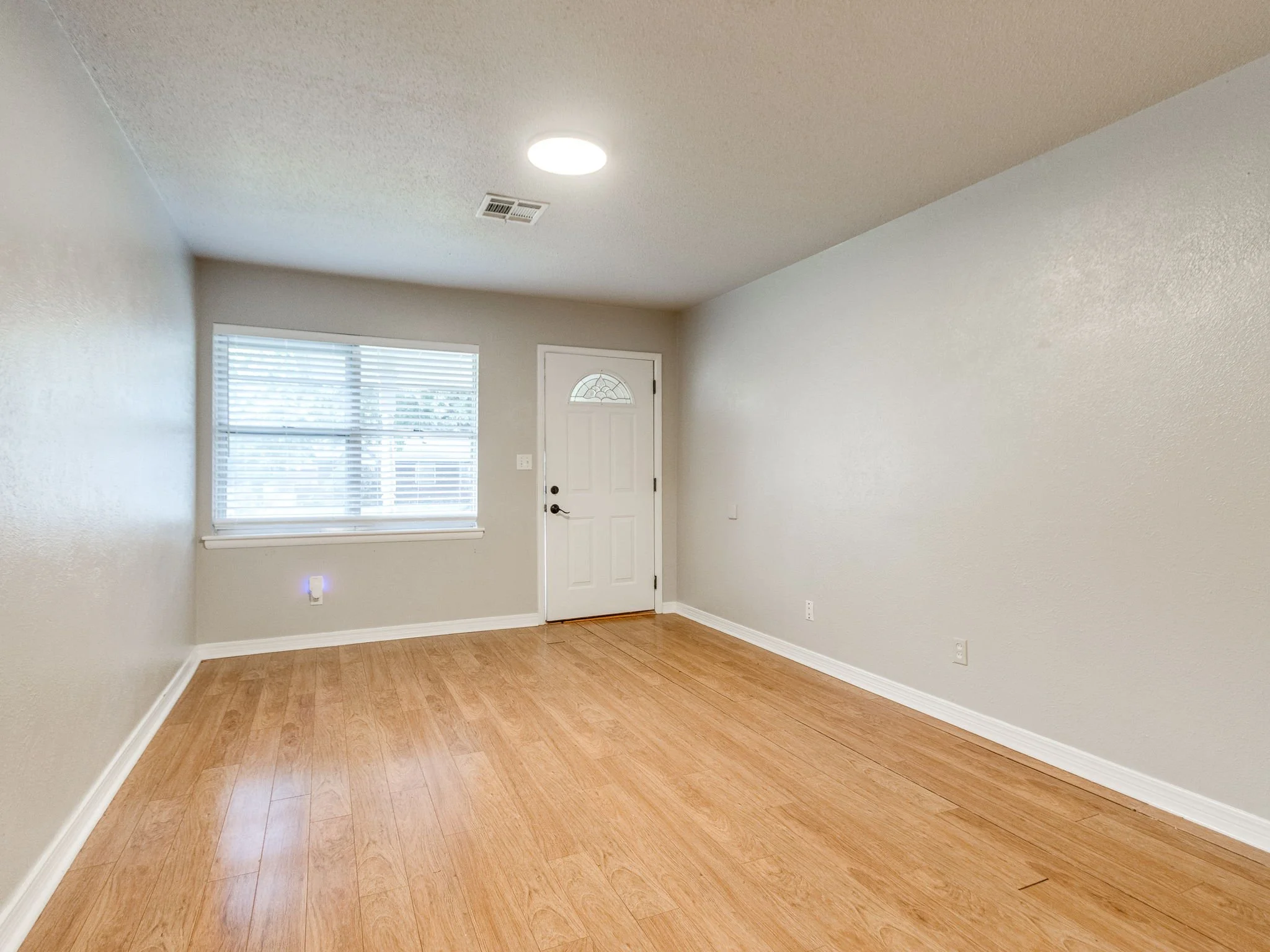 30-web-or-mls-1617 Avondale Dr-36.jpg