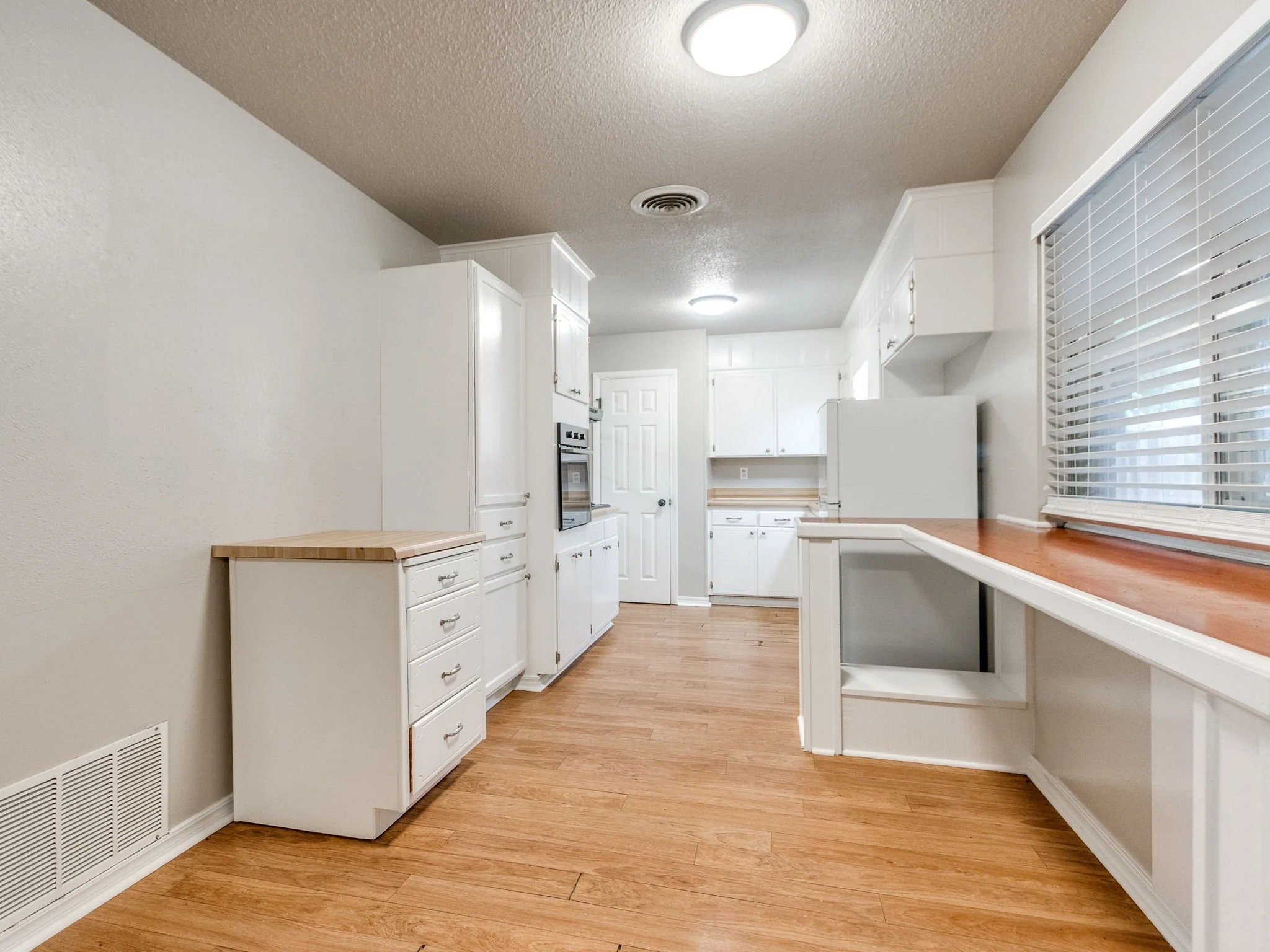 36-web-or-mls-1617 Avondale Dr-42.jpg