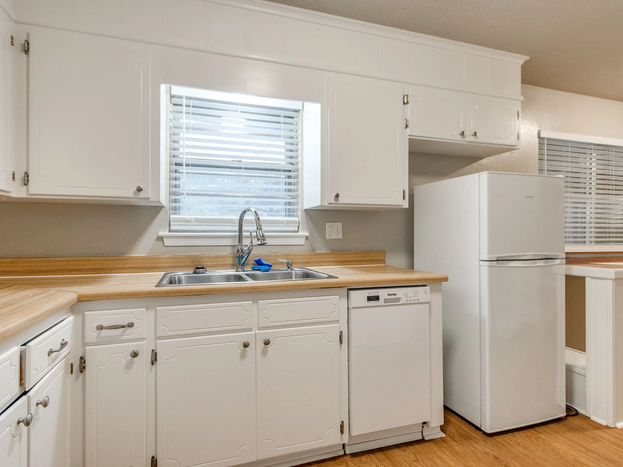 40-web-or-mls-1617 Avondale Dr-46.jpg
