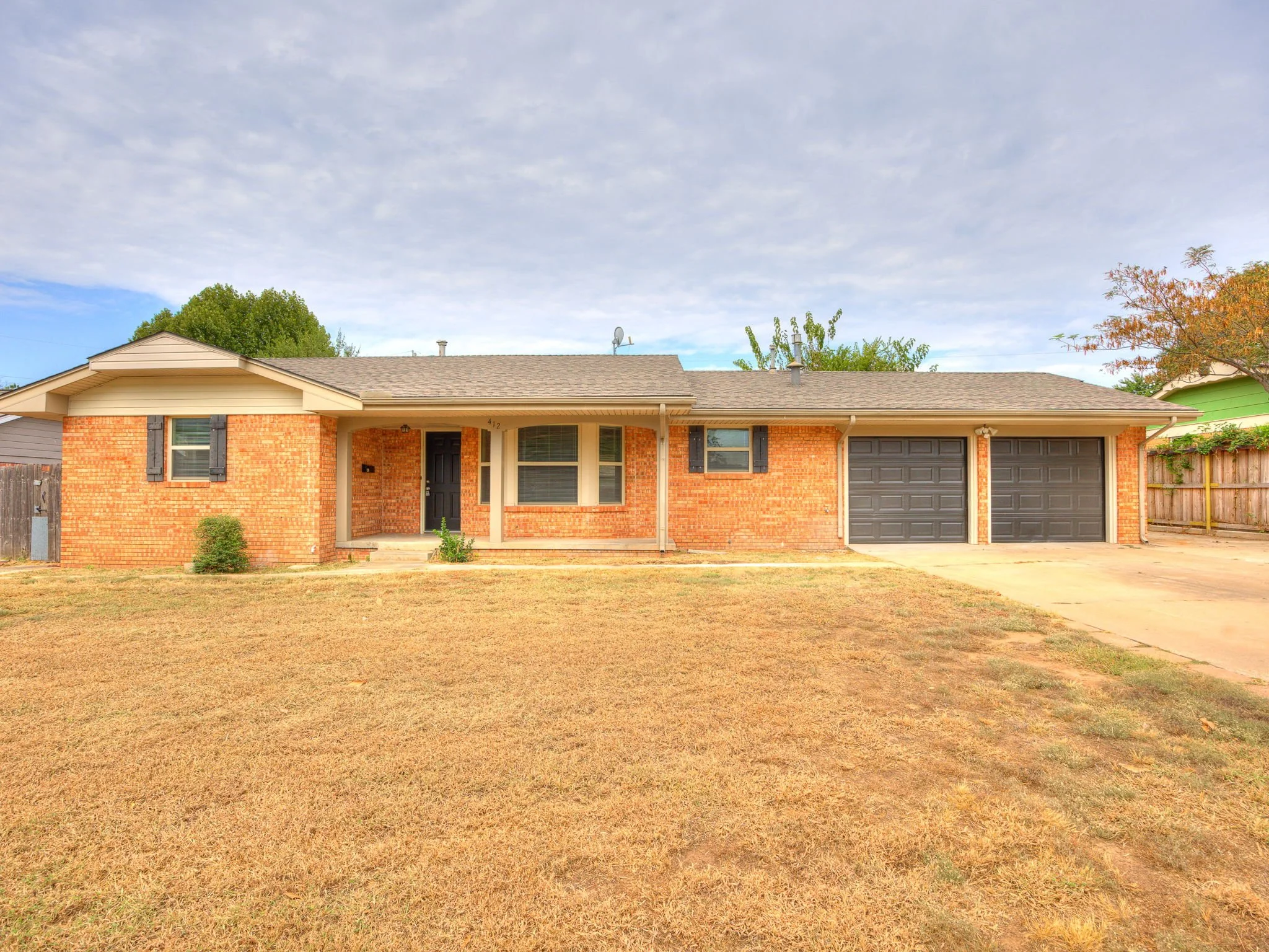 1-web-or-mls-412 Sundown Dr-8.jpg