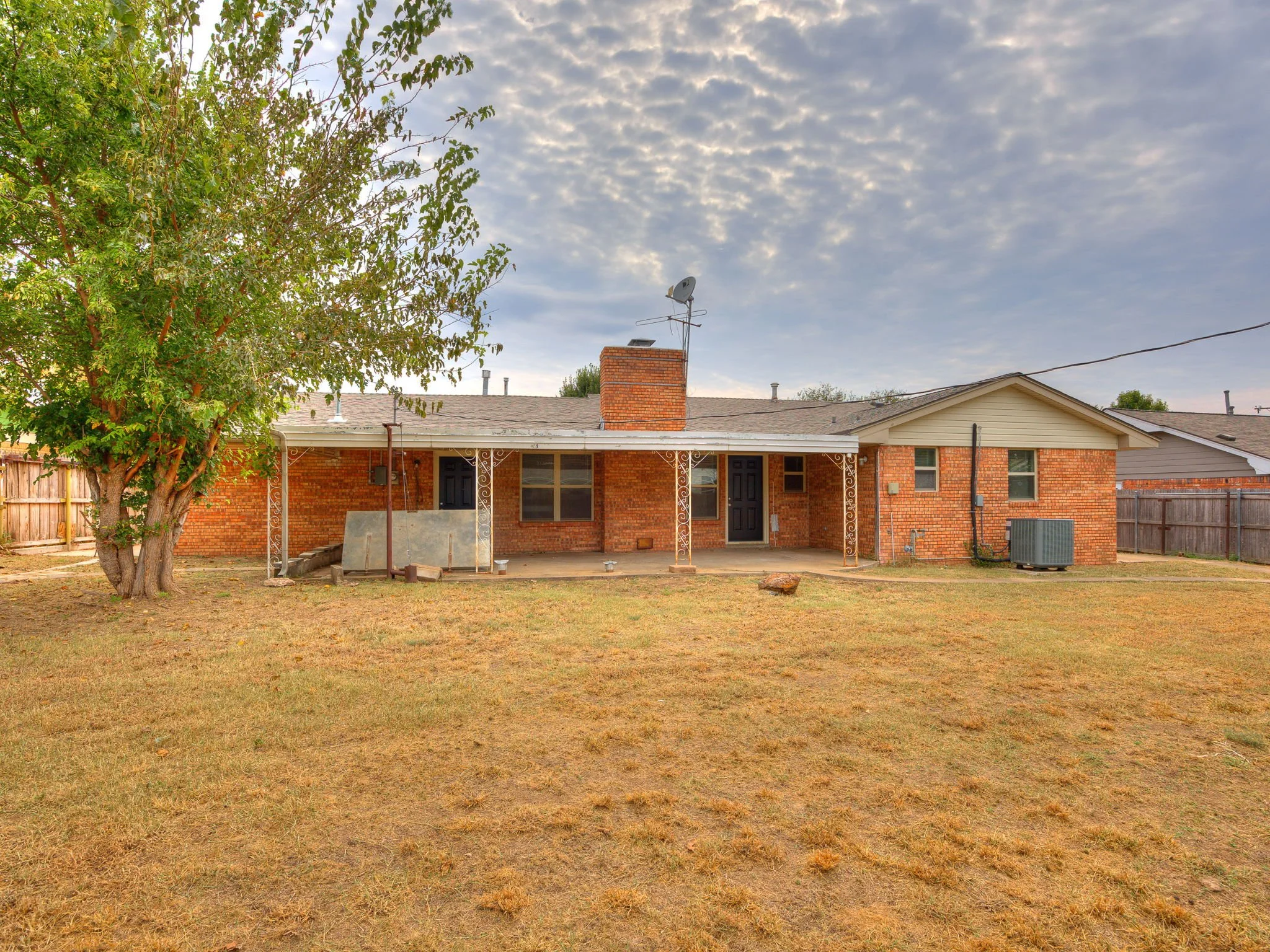 8-web-or-mls-412 Sundown Dr-4.jpg