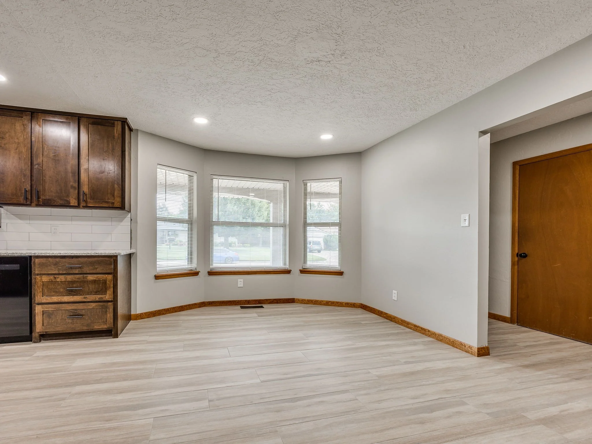 12-web-or-mls-412 Sundown Dr-12.jpg