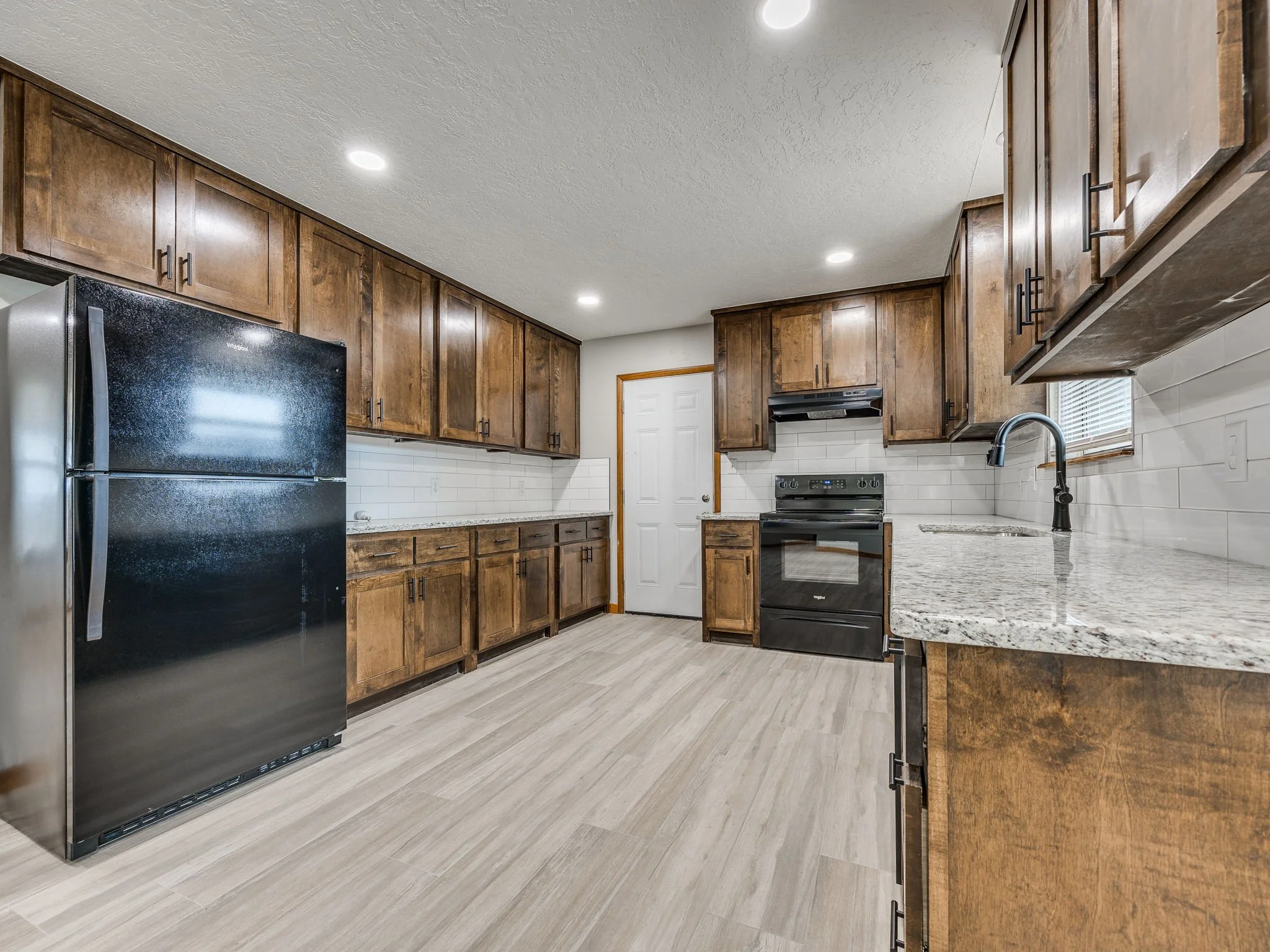 14-web-or-mls-412 Sundown Dr-14.jpg