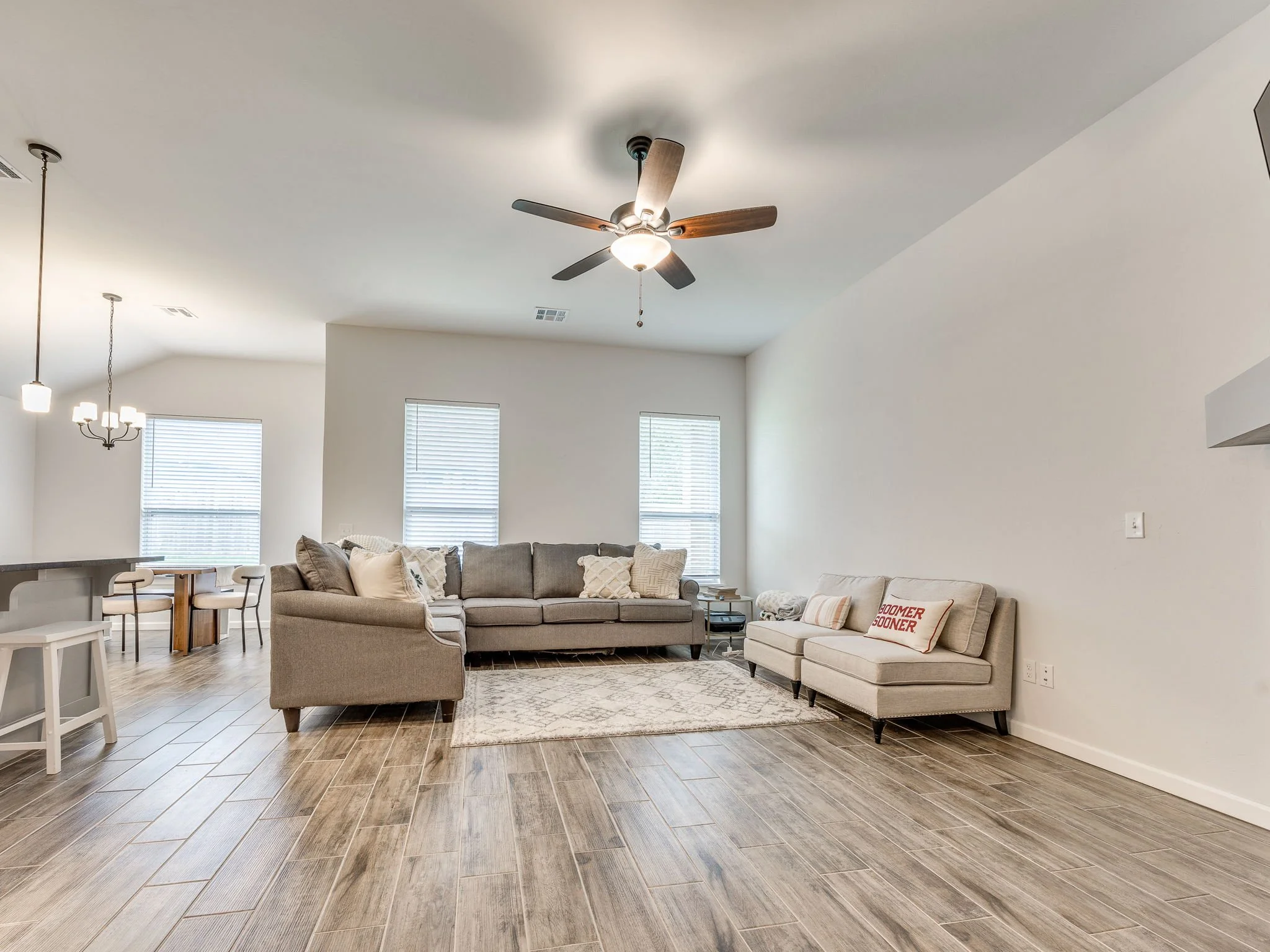 26-web-or-mls-2323 Arcady Ave-27.jpg