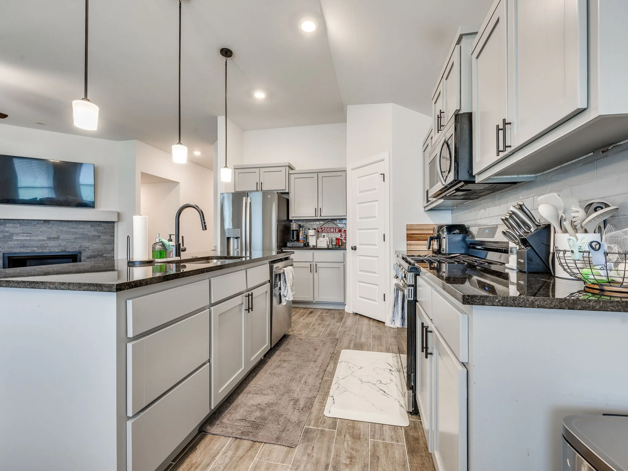 32-web-or-mls-2323 Arcady Ave-33.jpg
