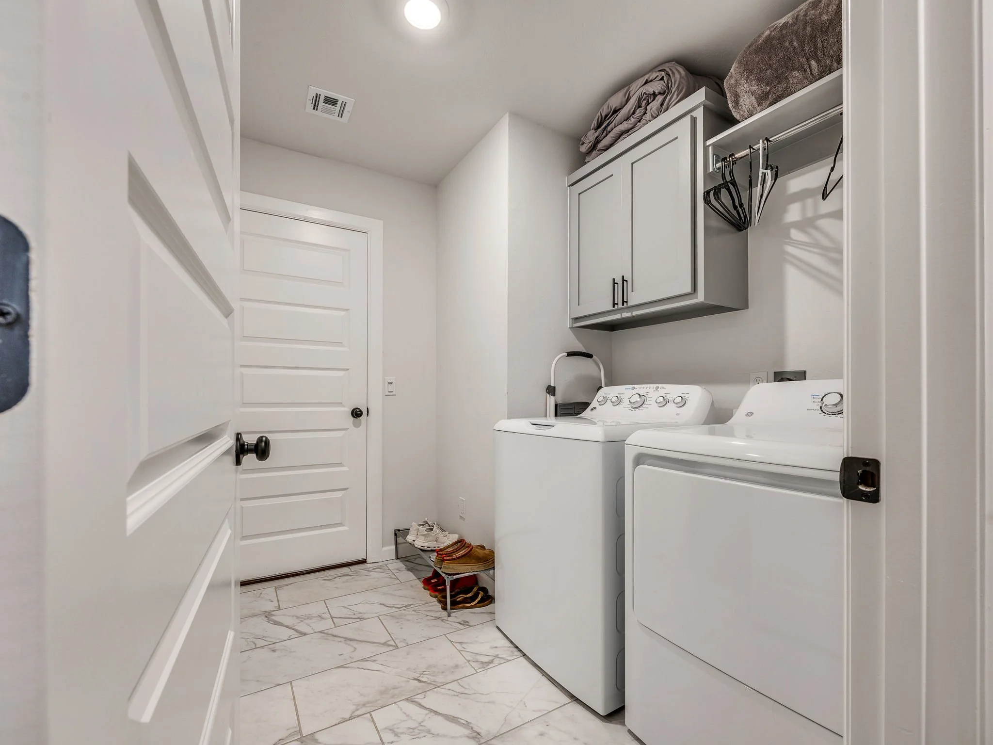 37-web-or-mls-2323 Arcady Ave-38.jpg