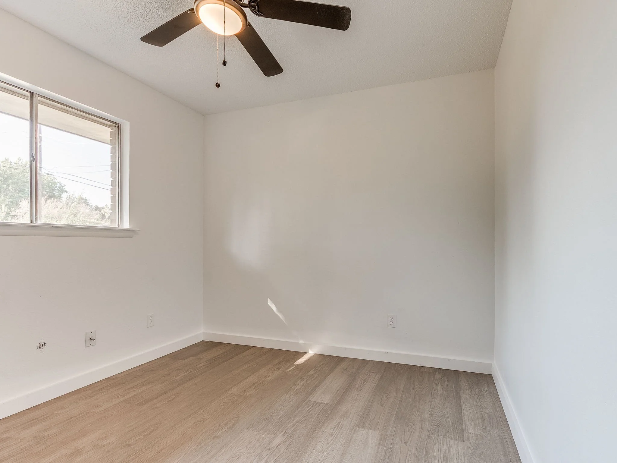 13-web-or-mls-2016 Melrose Dr-MLS-14.jpg