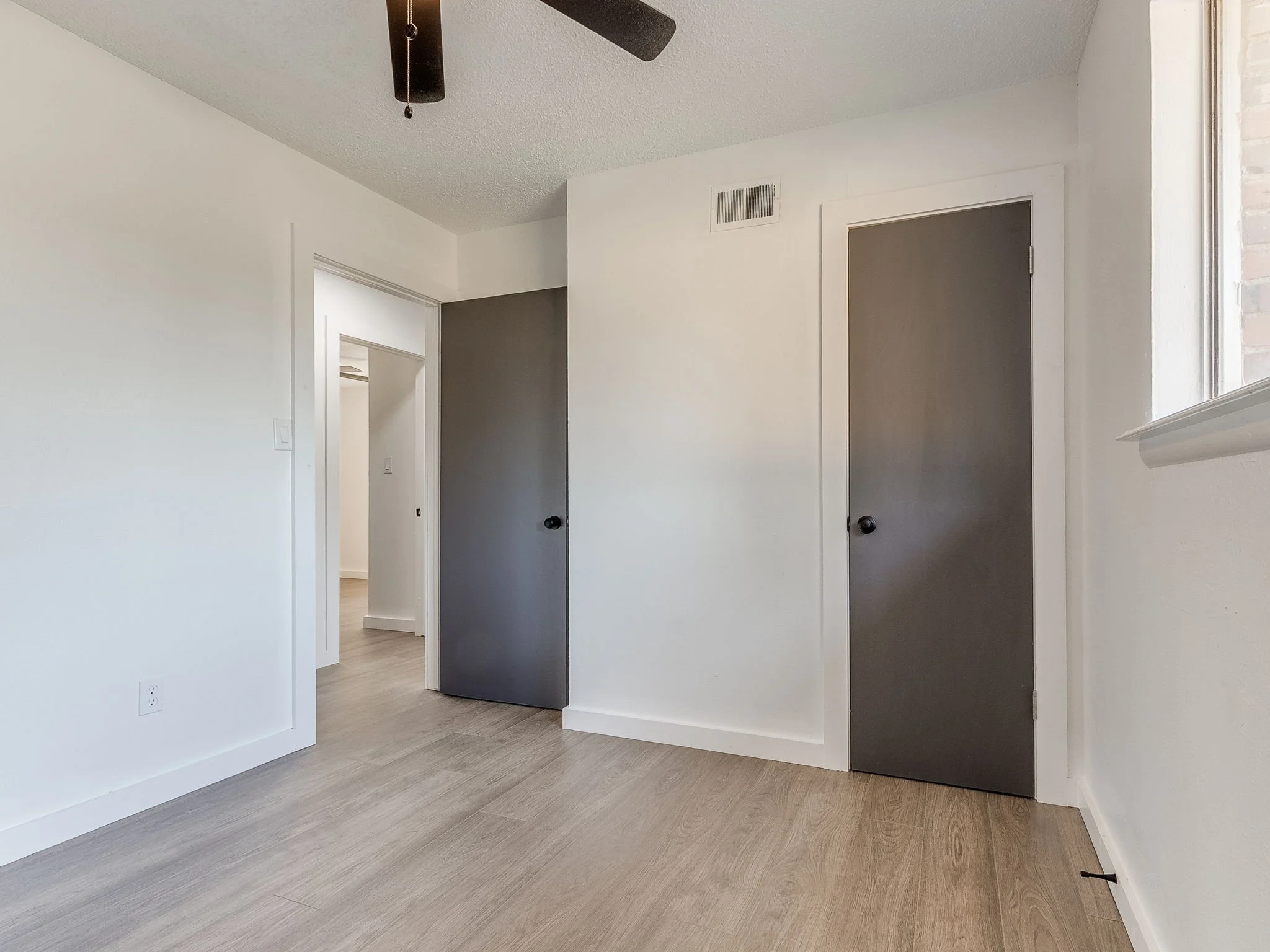 14-web-or-mls-2016 Melrose Dr-MLS-15.jpg