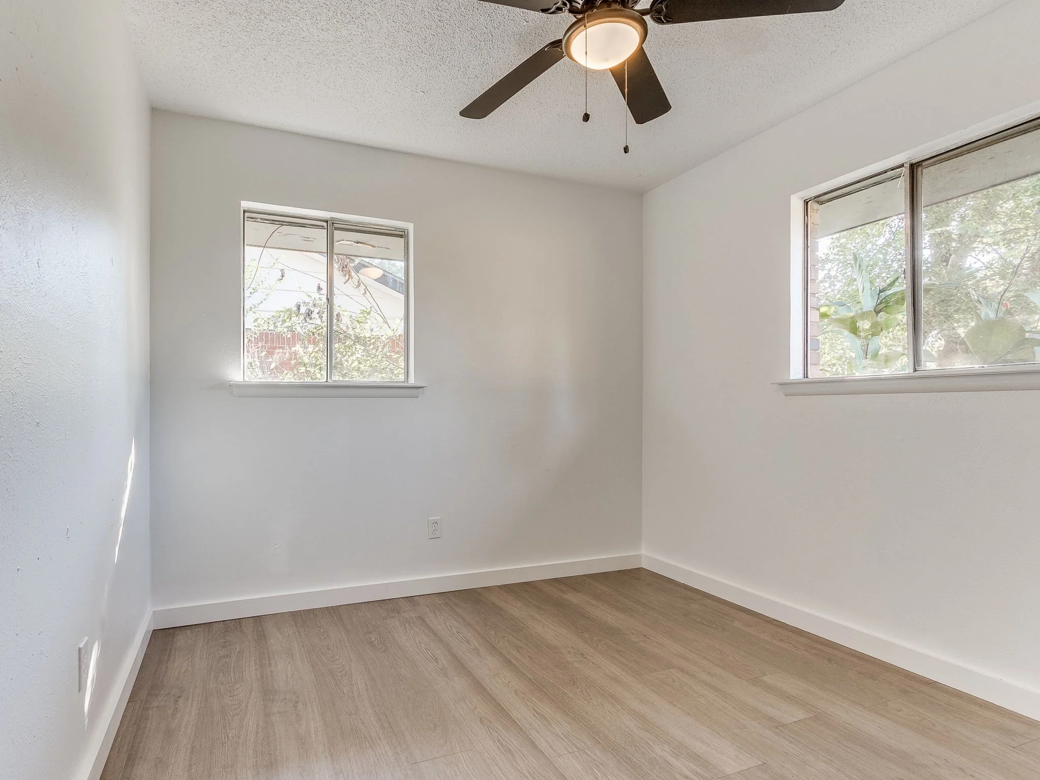 15-web-or-mls-2016 Melrose Dr-MLS-16.jpg