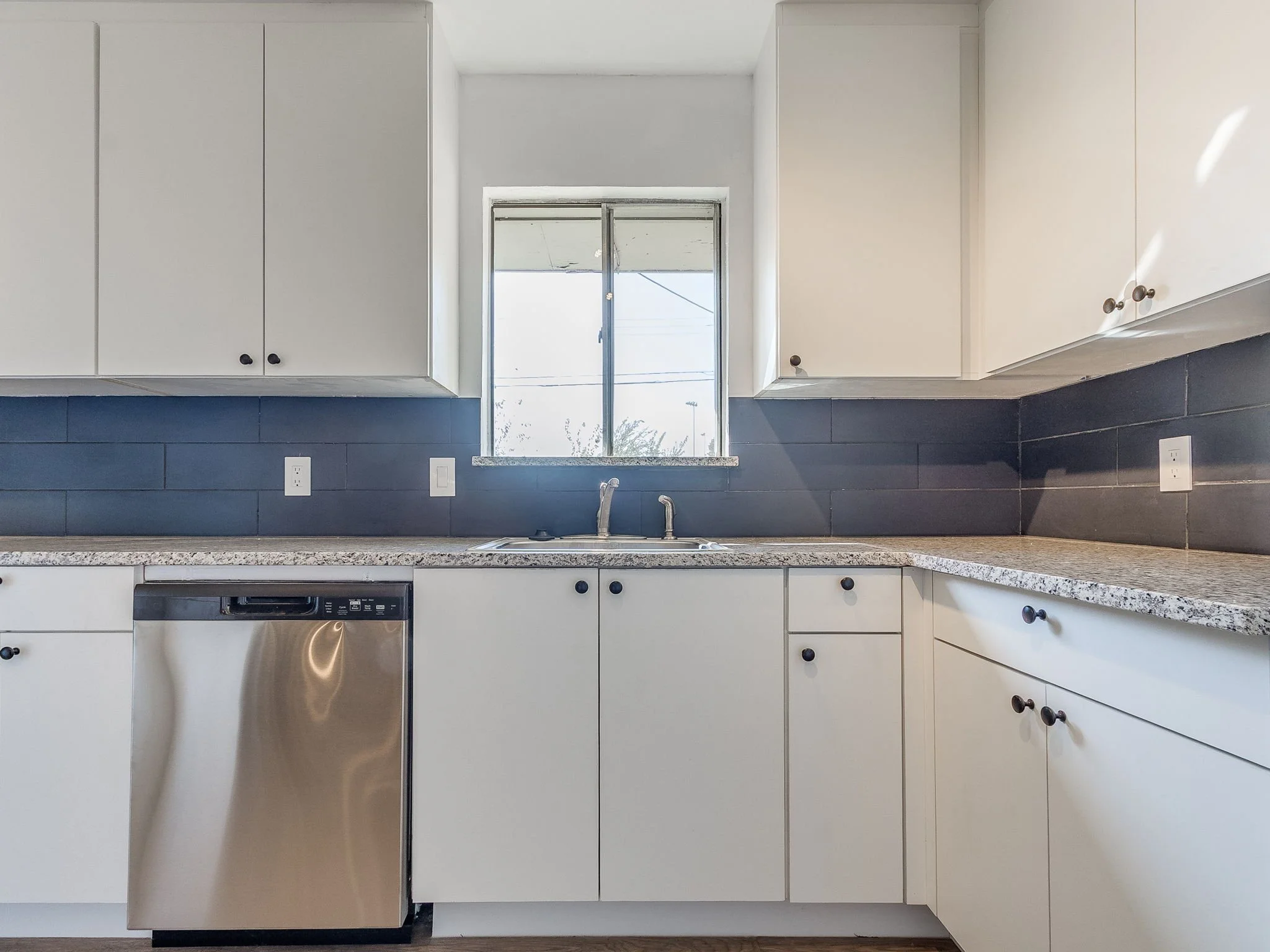 35-web-or-mls-2016 Melrose Dr-MLS-36.jpg