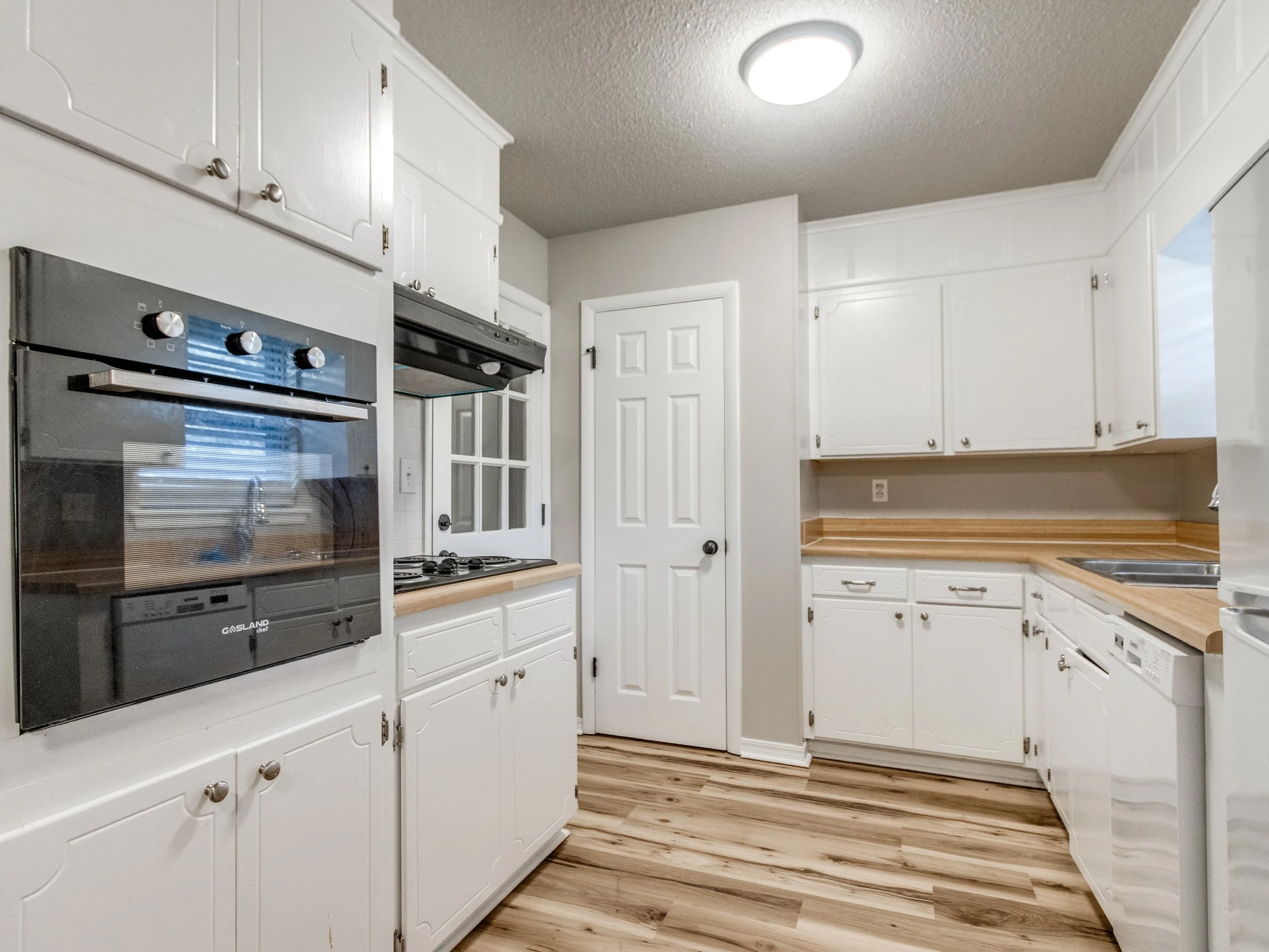 Reshoot 1617 Avondale Dr-4.jpg