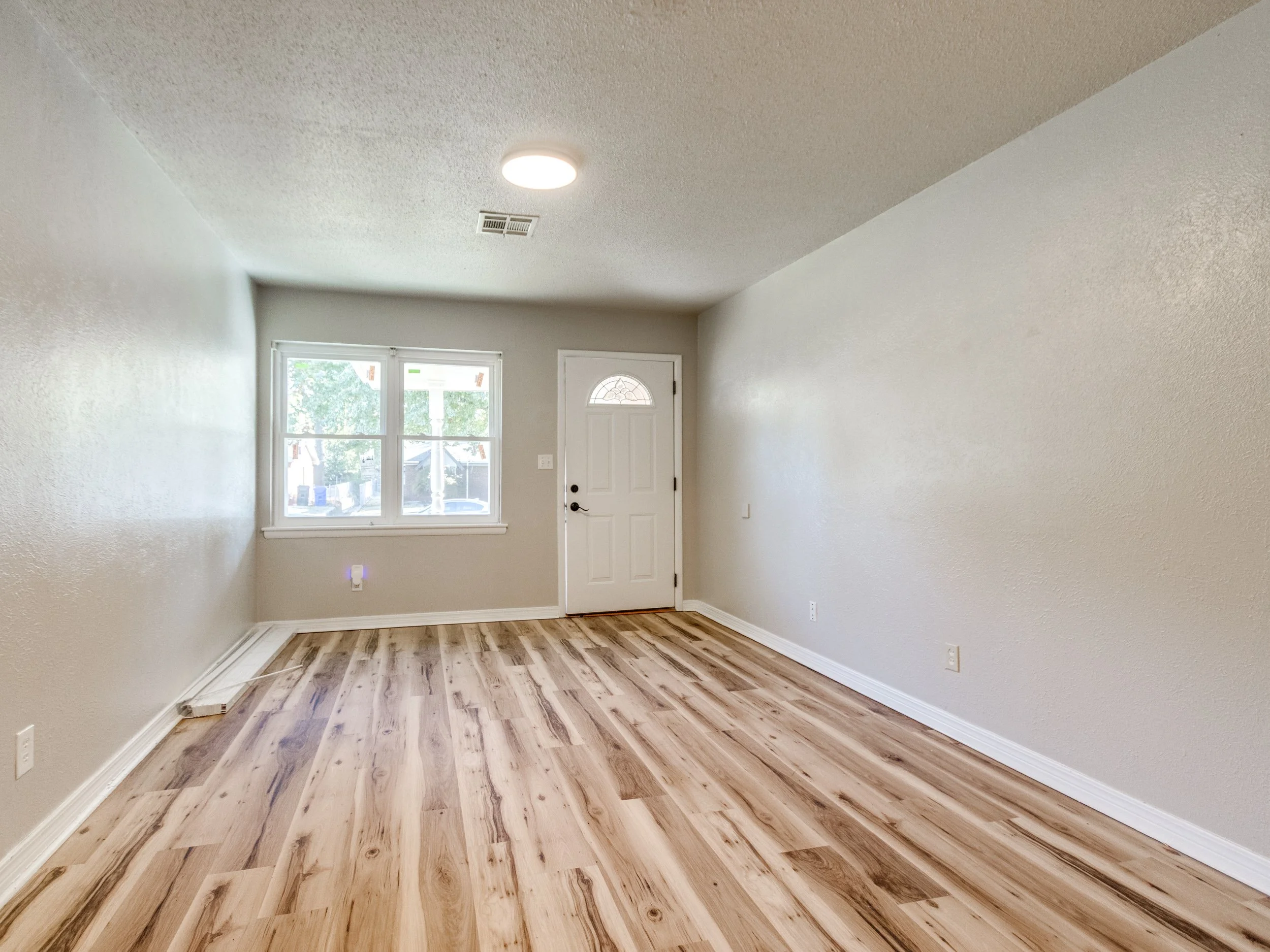 Reshoot 1617 Avondale Dr-13.jpg