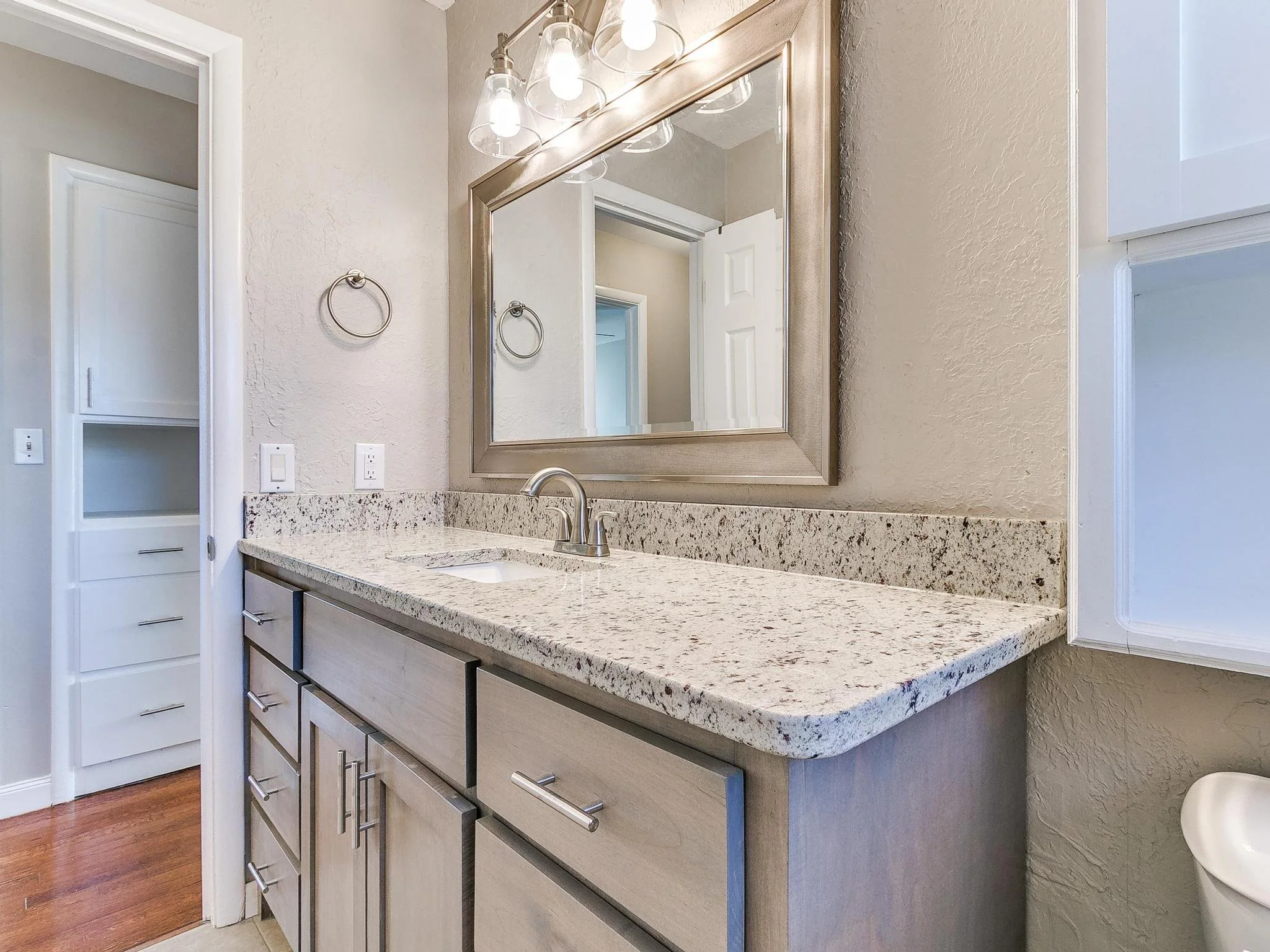 122 S Sherry Ave-22.jpg