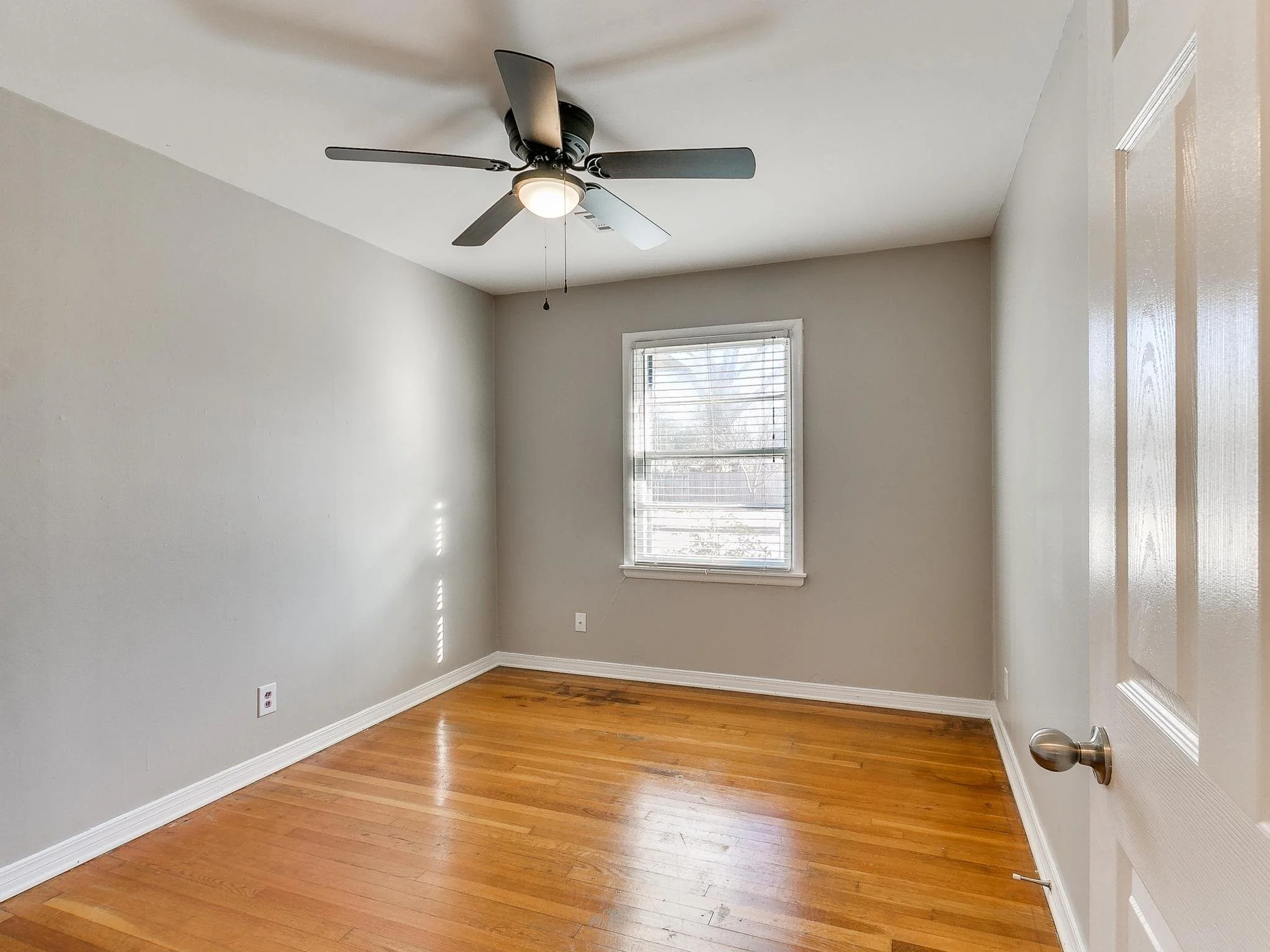 122 S Sherry Ave-25[45].jpg