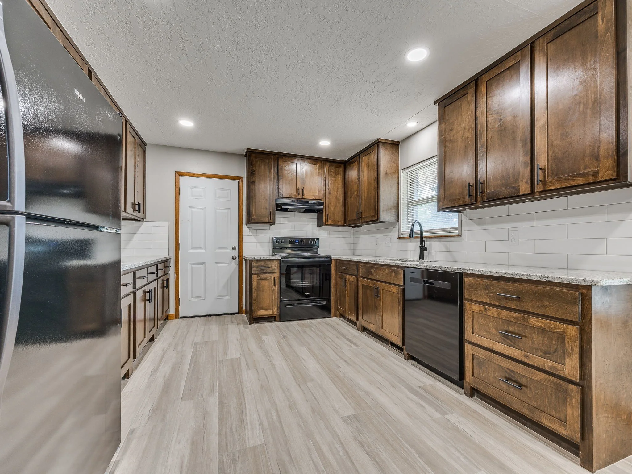 13-web-or-mls-412 Sundown Dr-13.jpg