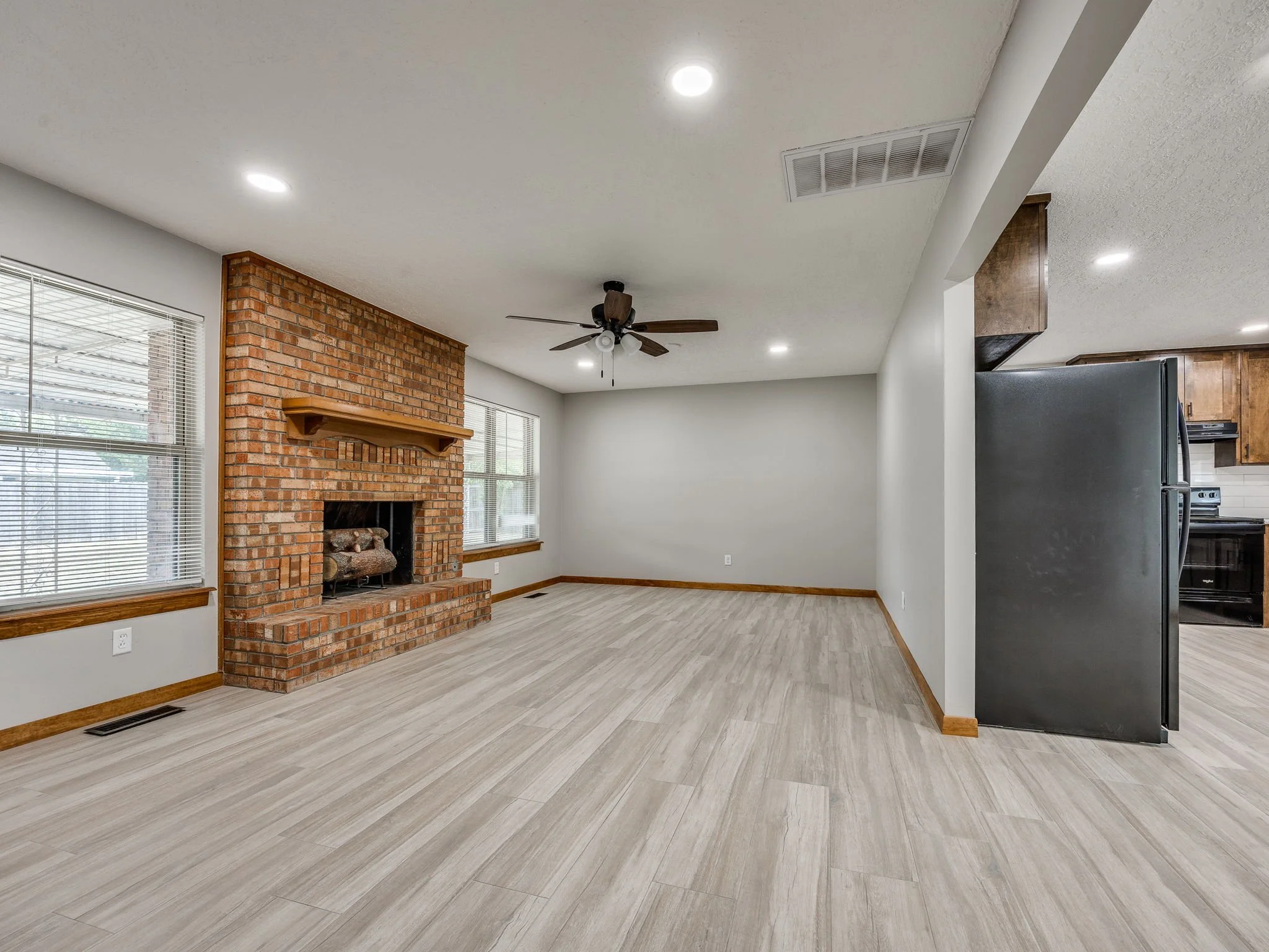 17-web-or-mls-412 Sundown Dr-17.jpg