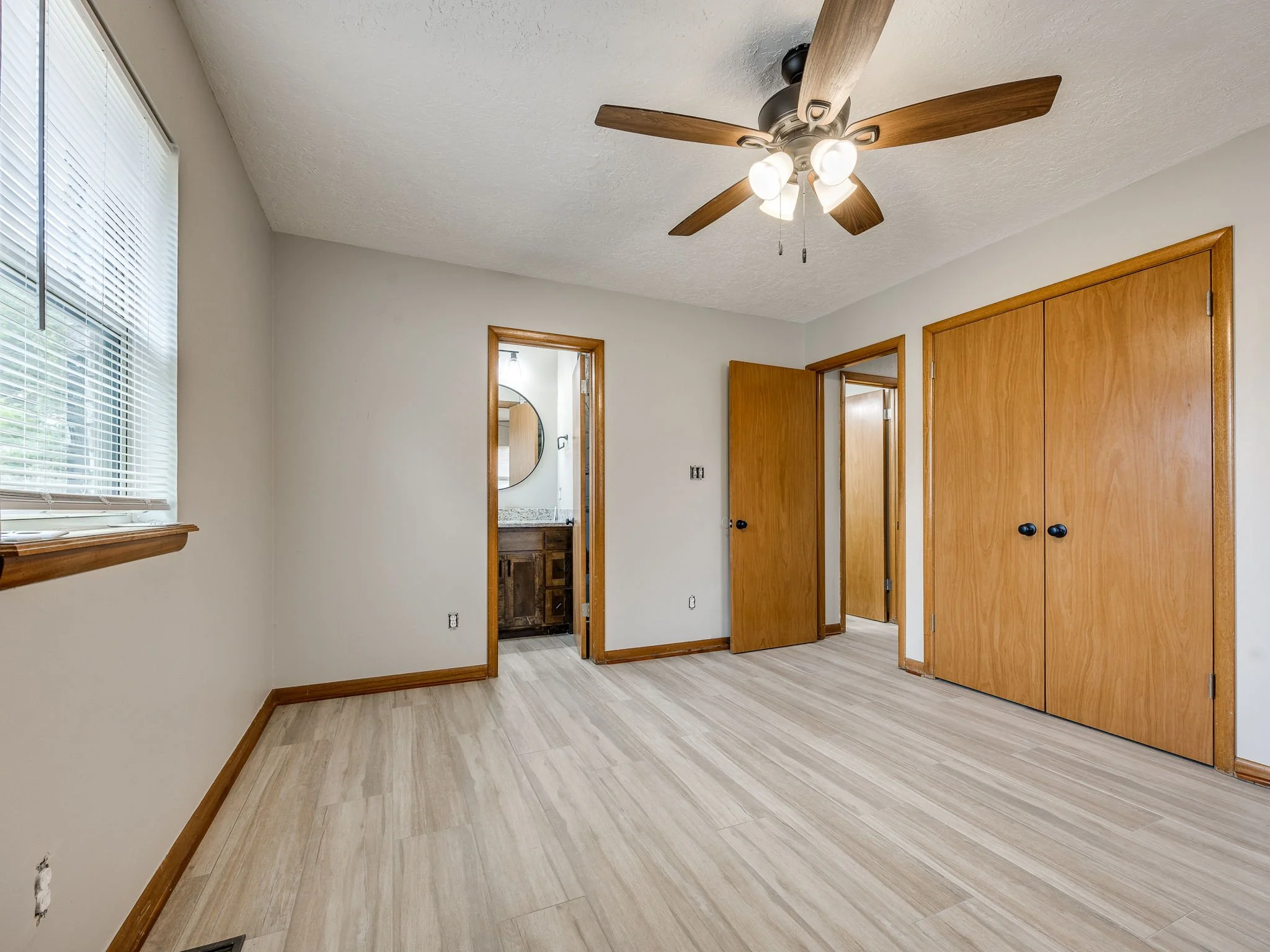 23-web-or-mls-412 Sundown Dr-23.jpg