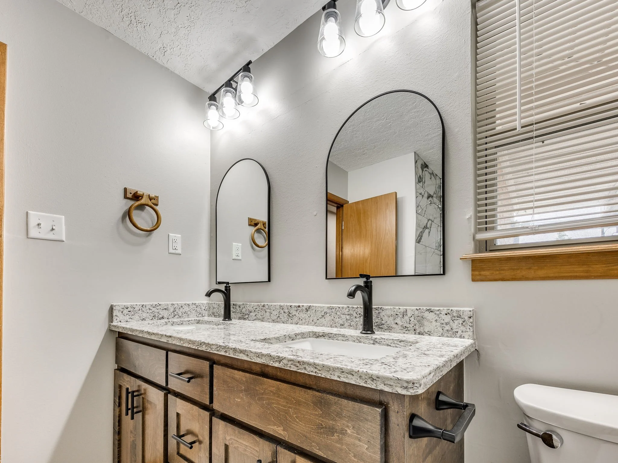 28-web-or-mls-412 Sundown Dr-28.jpg