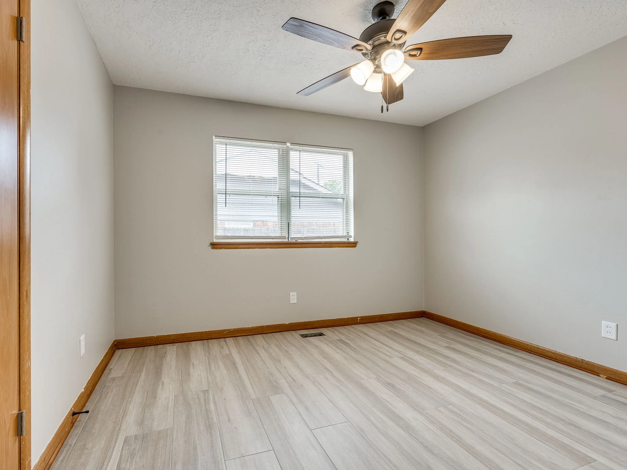 31-web-or-mls-412 Sundown Dr-31.jpg