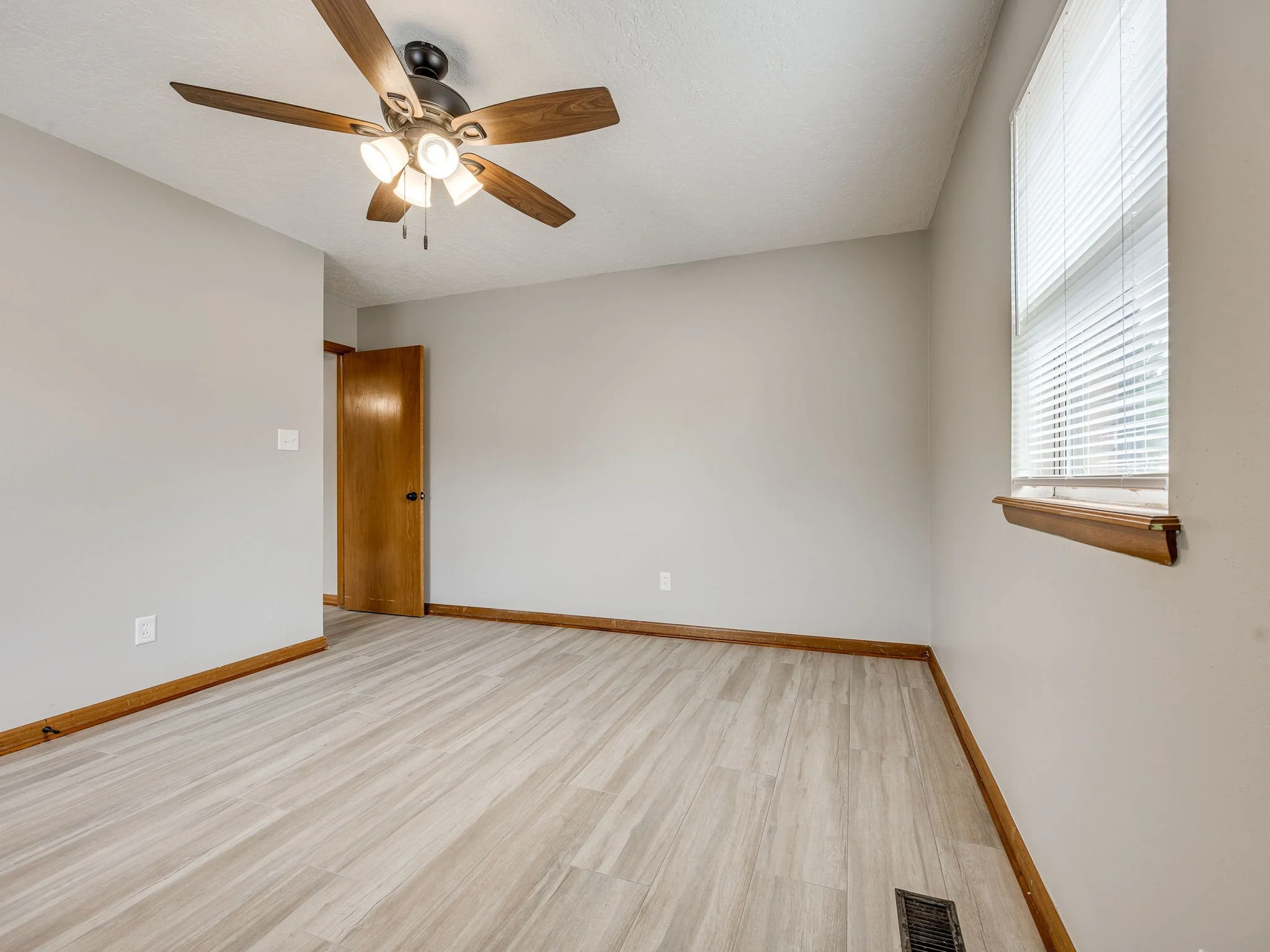 36-web-or-mls-412 Sundown Dr-36.jpg