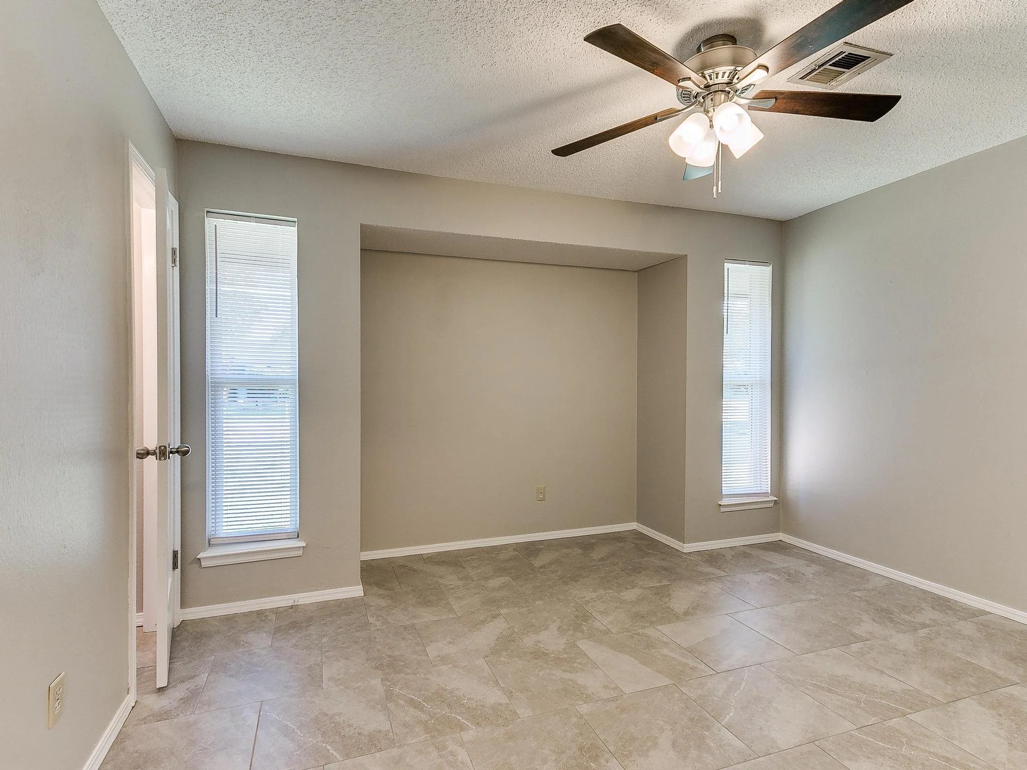 1608 Canterbury-11.jpg