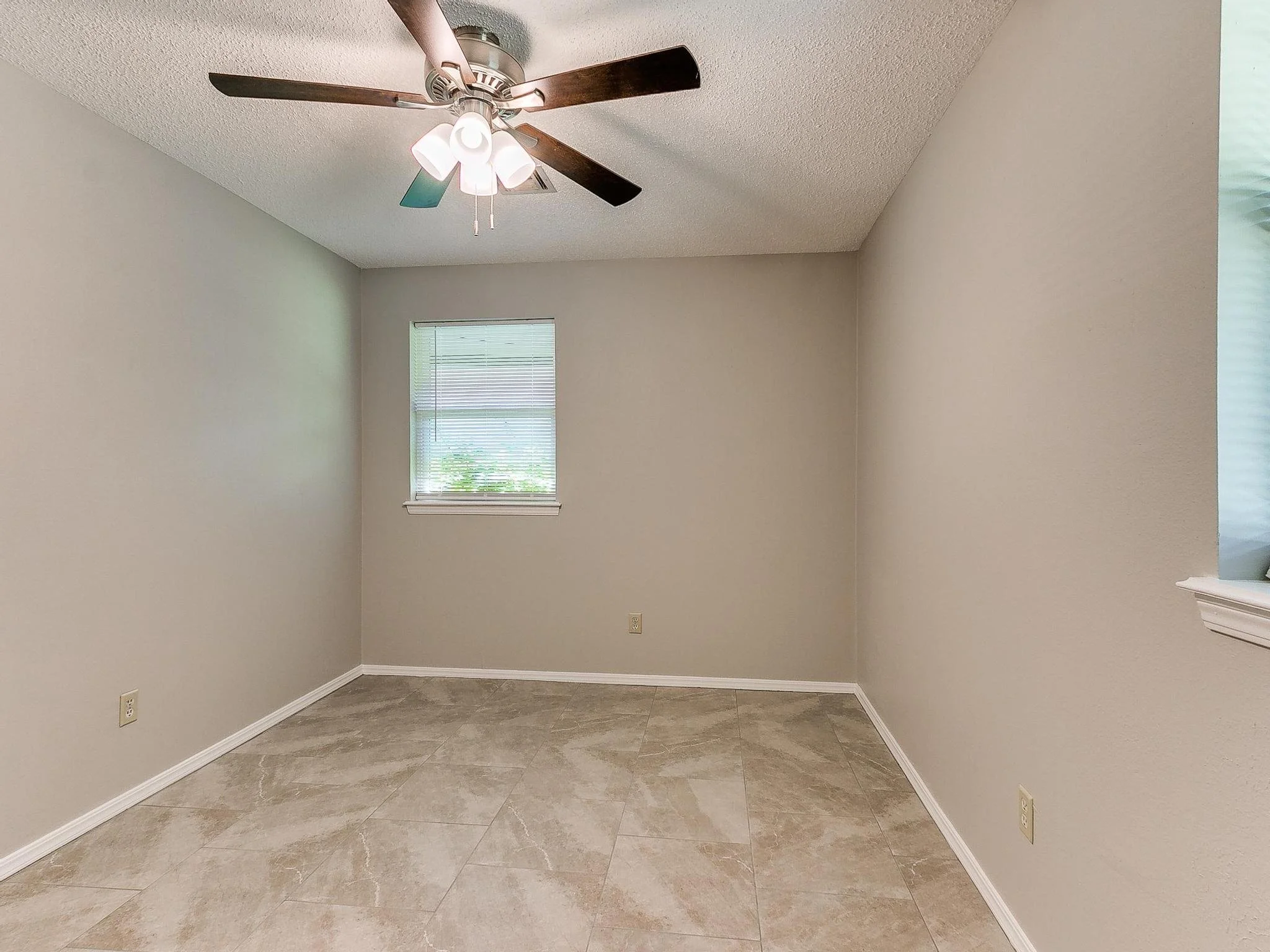 1608 Canterbury-18.jpg