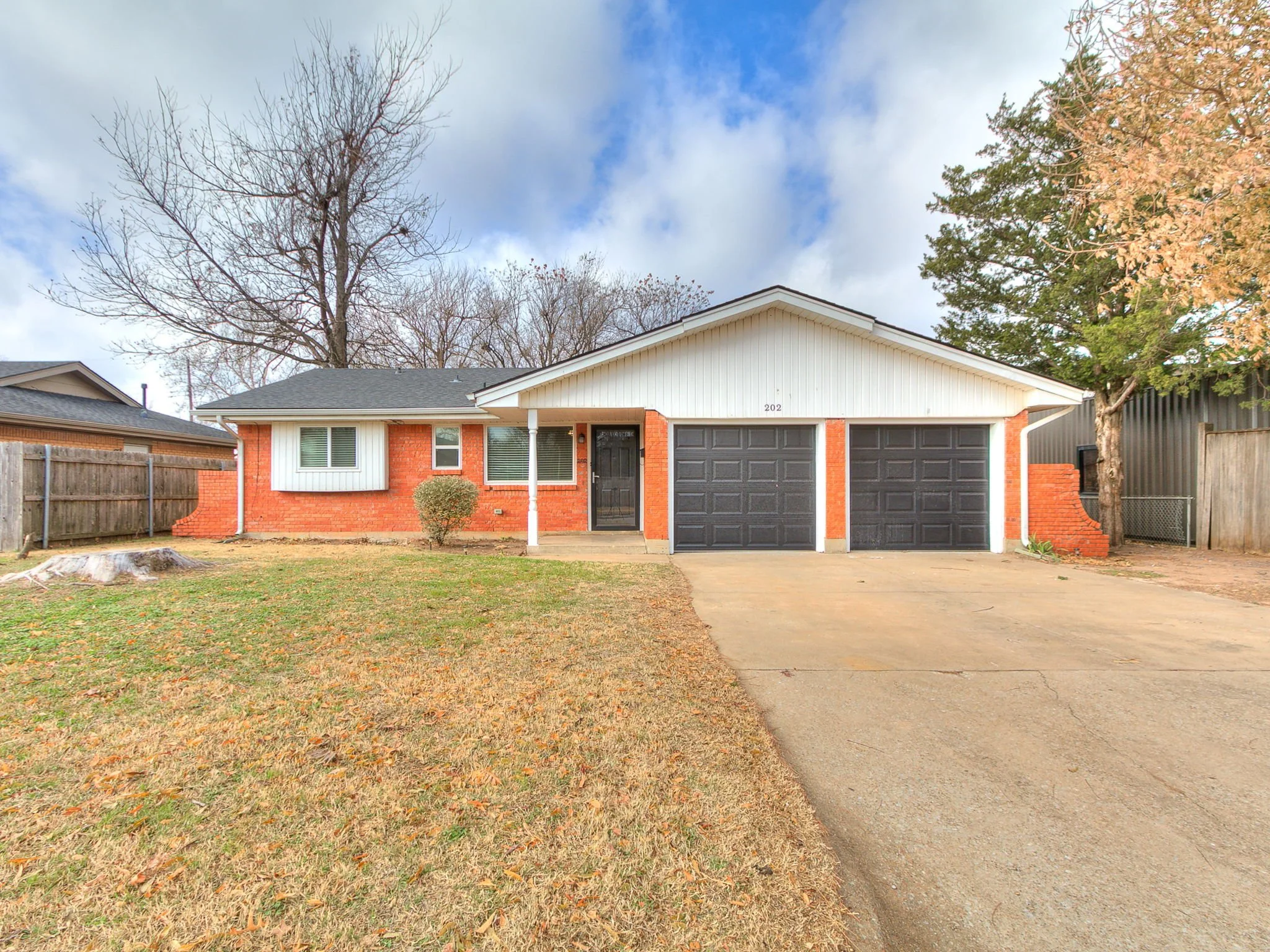 5-web-or-mls-202 Thompson Dr-6.jpg