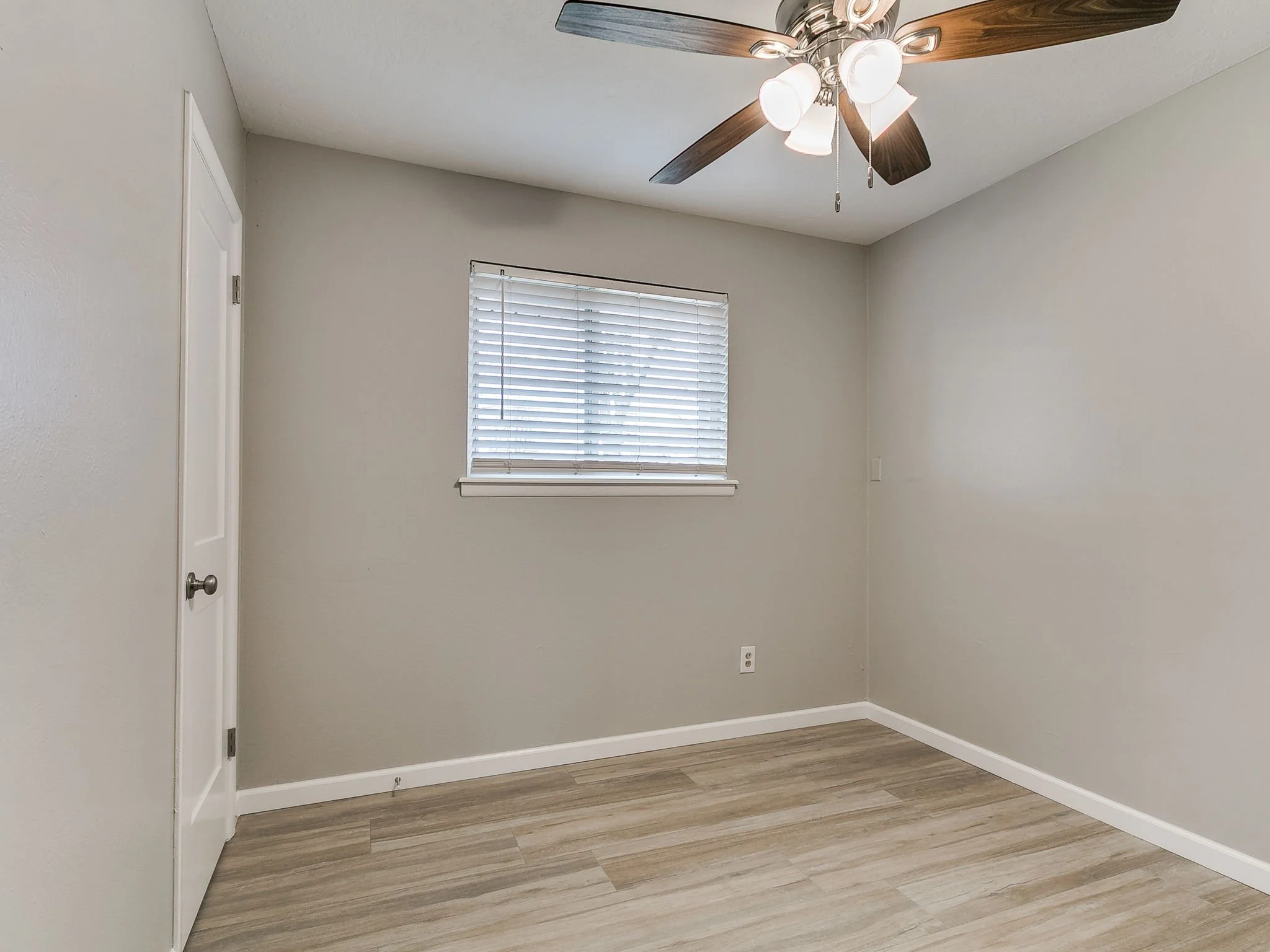 45-web-or-mls-202 Thompson Dr-46.jpg