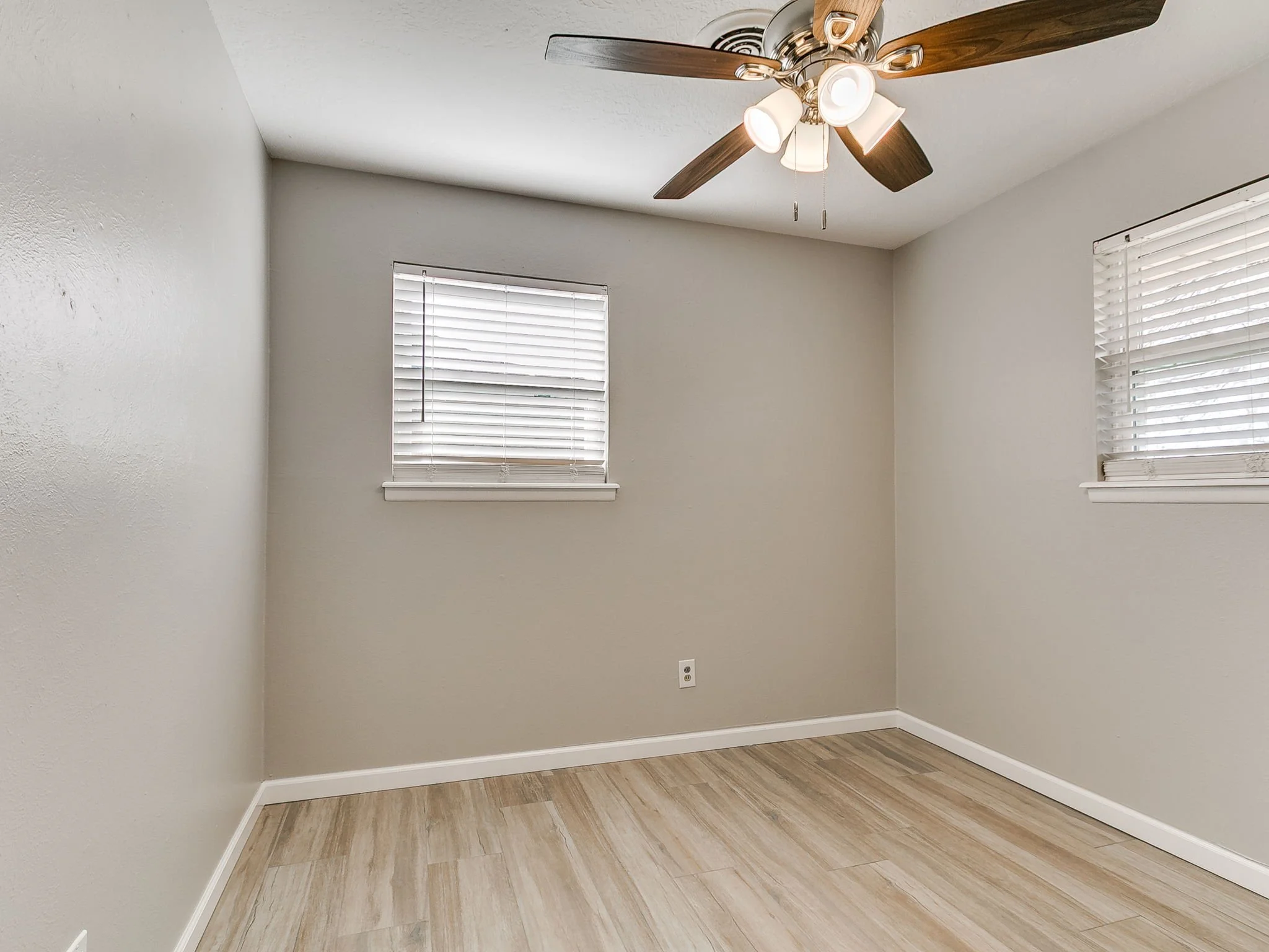 51-web-or-mls-202 Thompson Dr-52.jpg