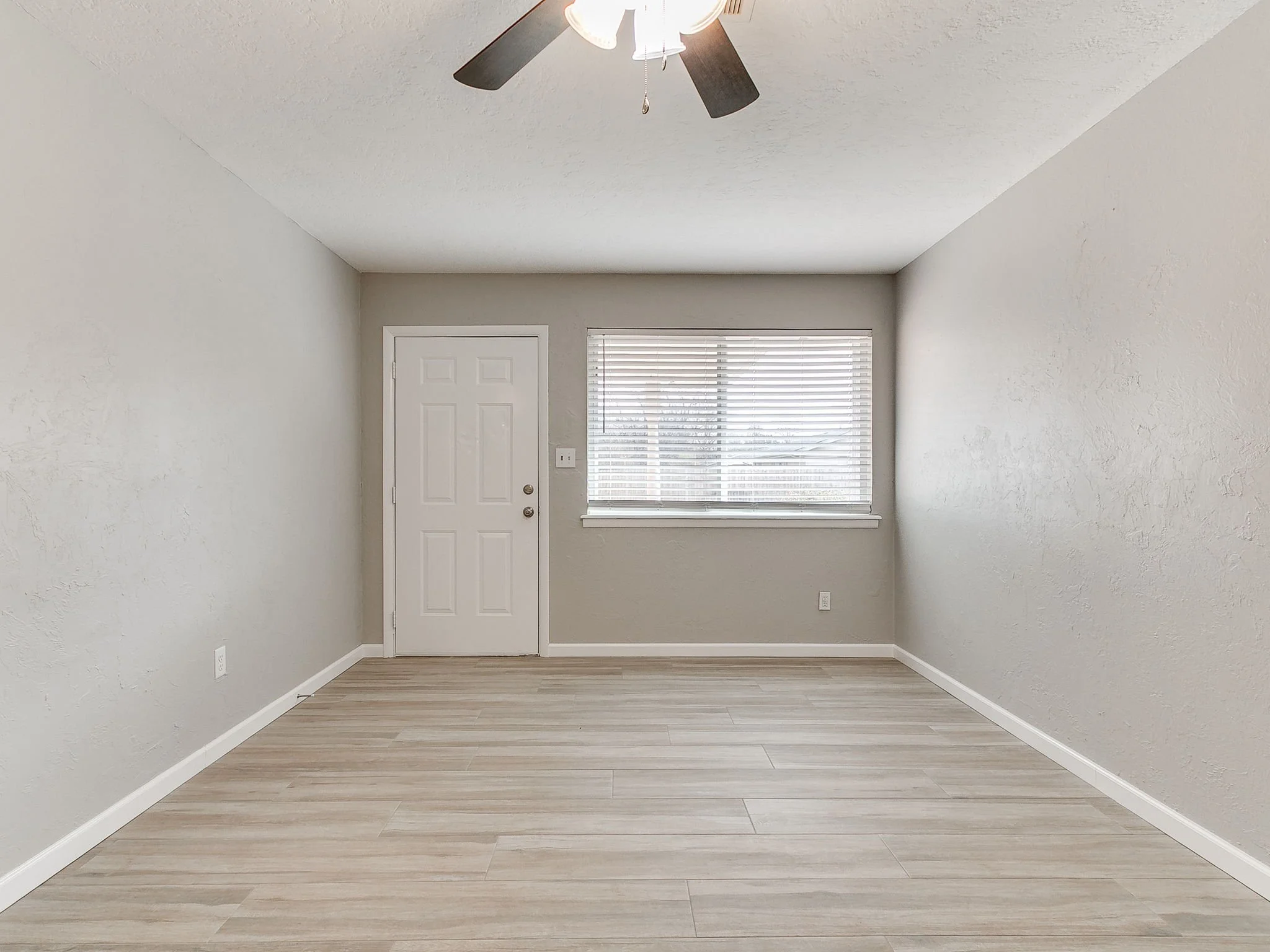 27-web-or-mls-202 Thompson Dr-28.jpg