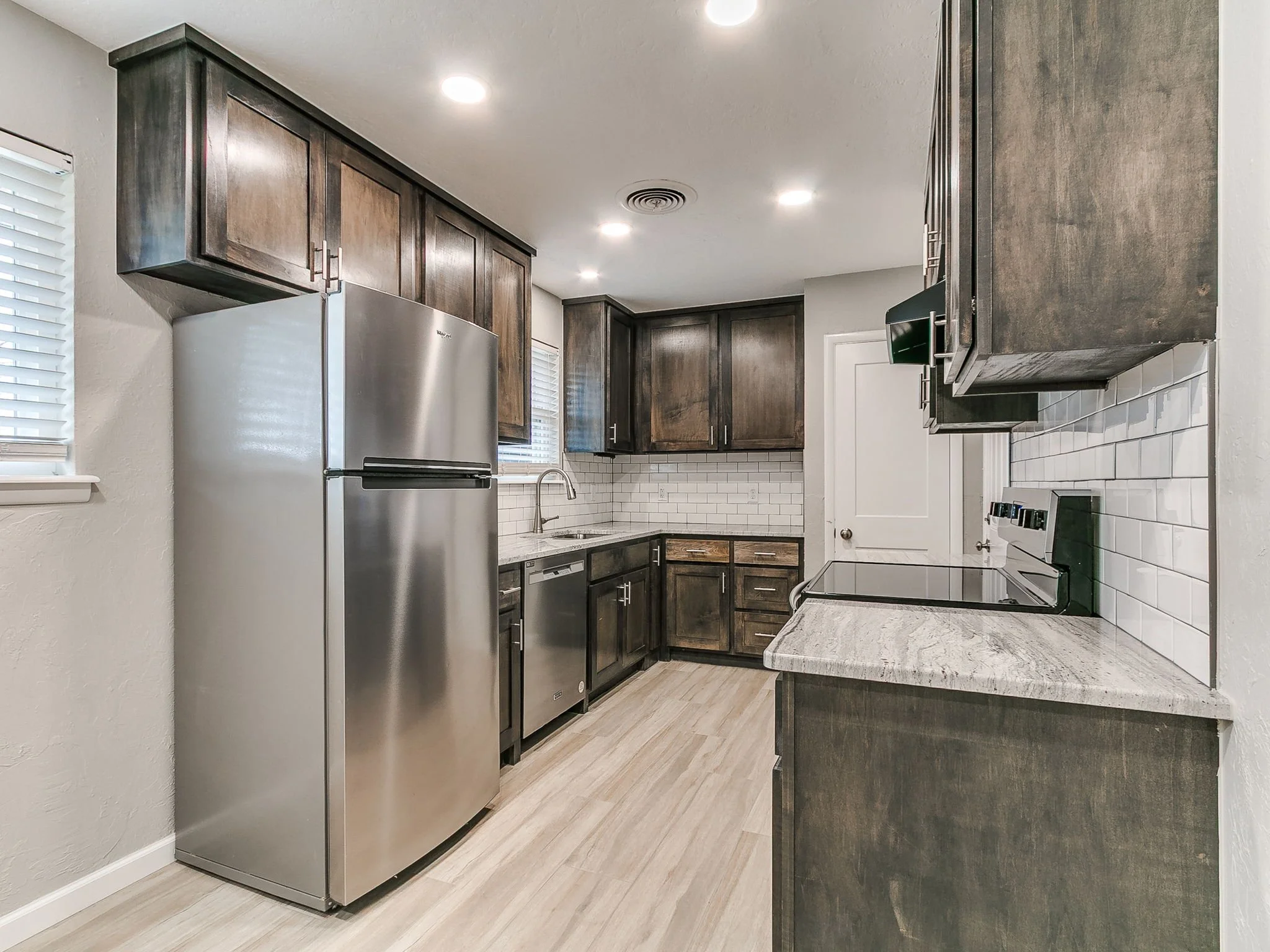 34-web-or-mls-202 Thompson Dr-35.jpg