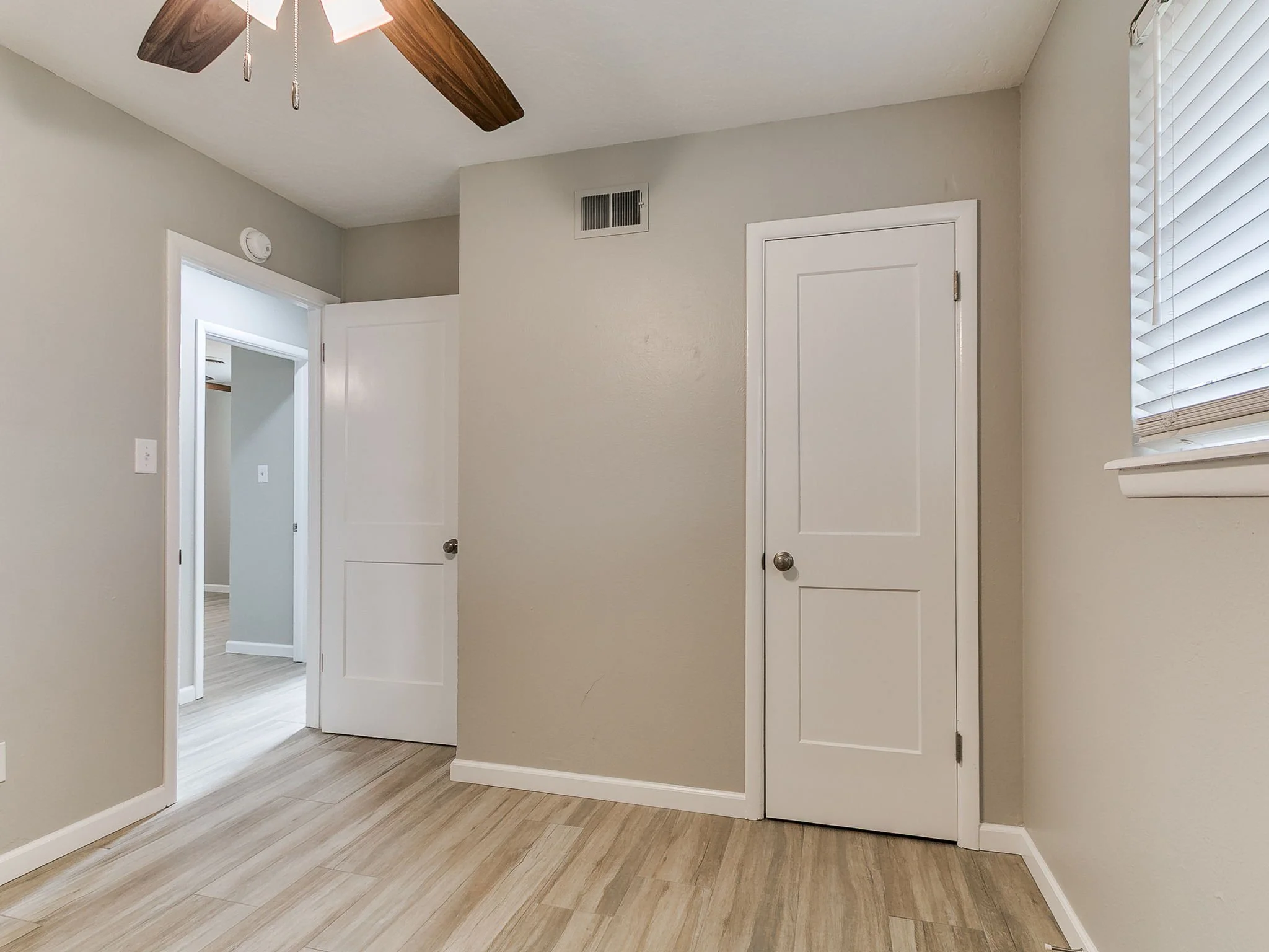 48-web-or-mls-202 Thompson Dr-49.jpg