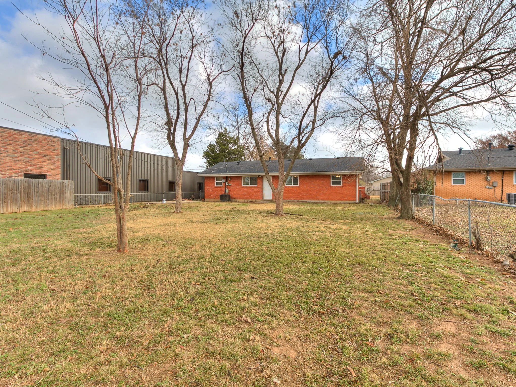 12-web-or-mls-202 Thompson Dr-13.jpg