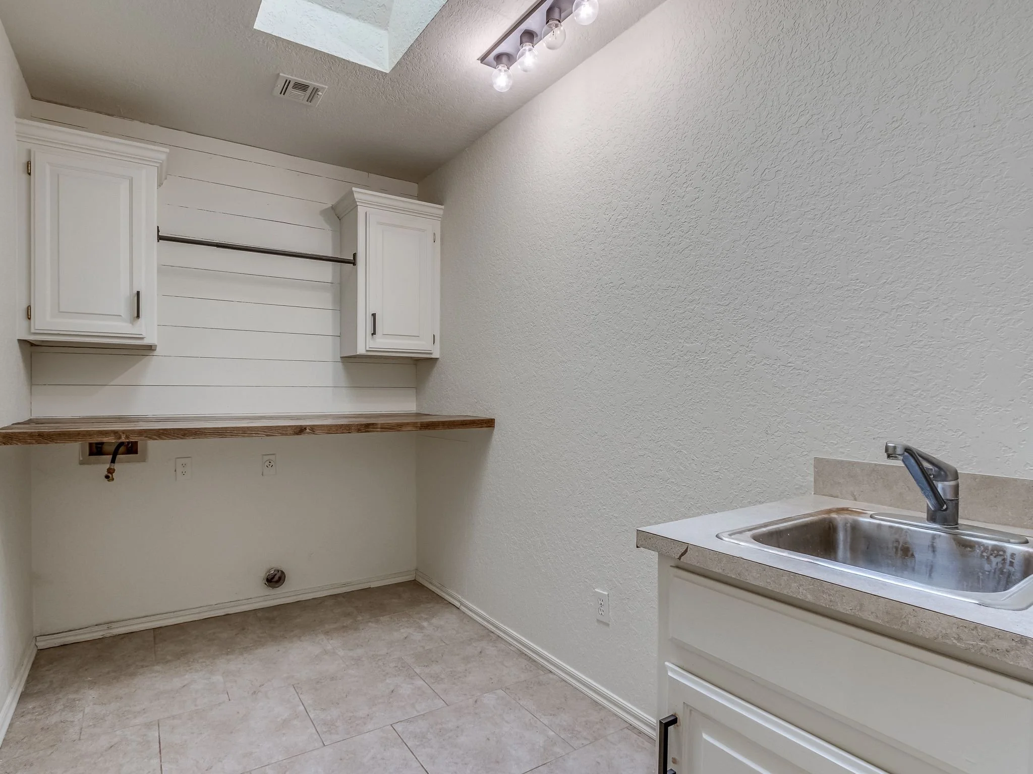 3028 Weymouth Way-46-FULL.jpg