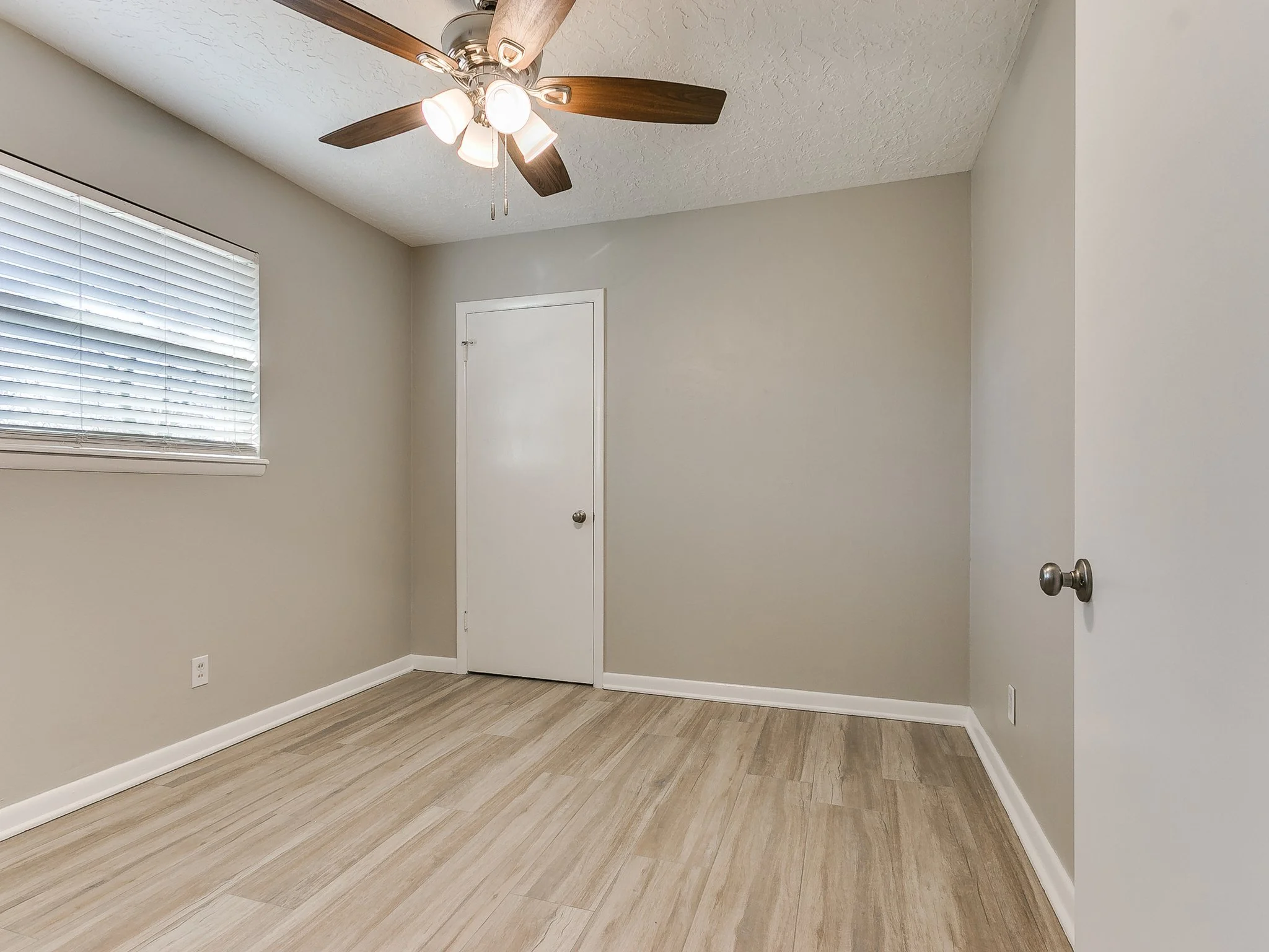 30-web-or-mls-1626 Denison Dr-31.jpg