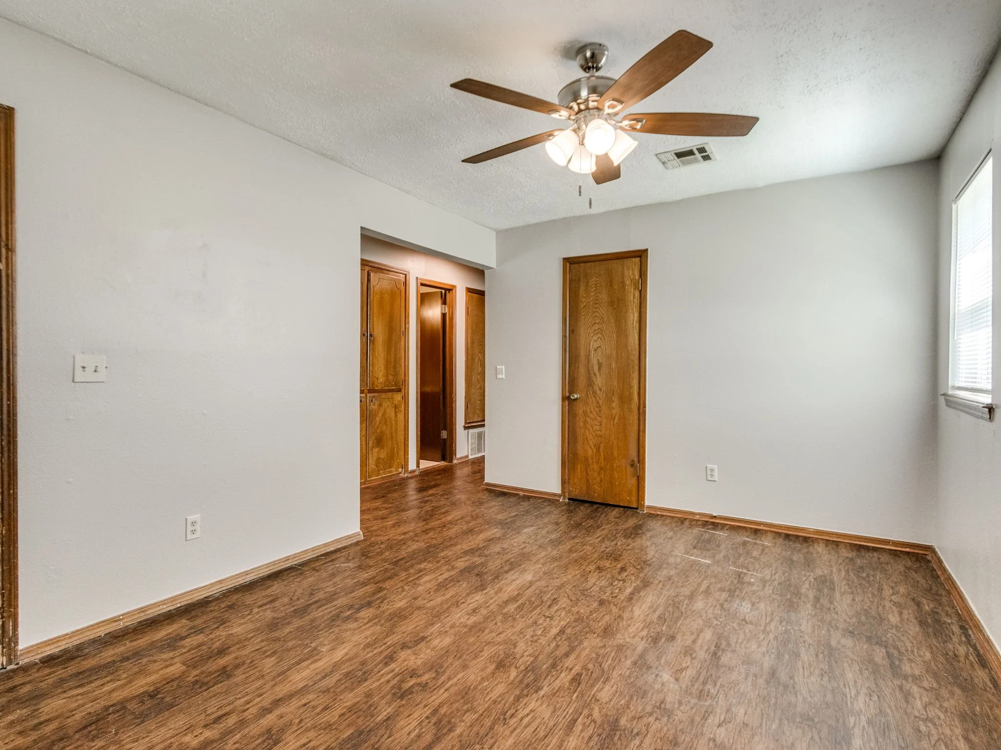 20-web-or-mls-821 Russell Cir-24.jpg