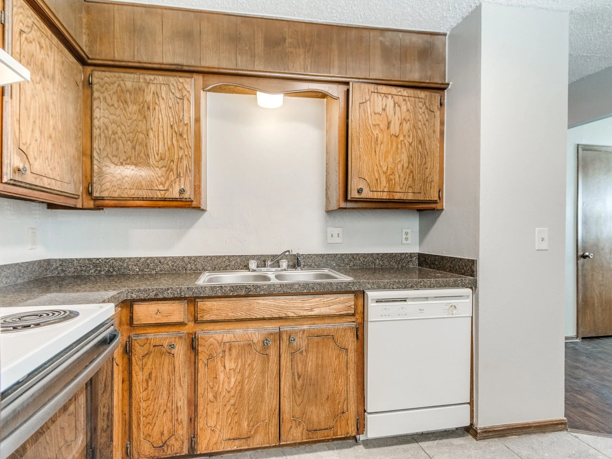 26-web-or-mls-821 Russell Cir-30.jpg