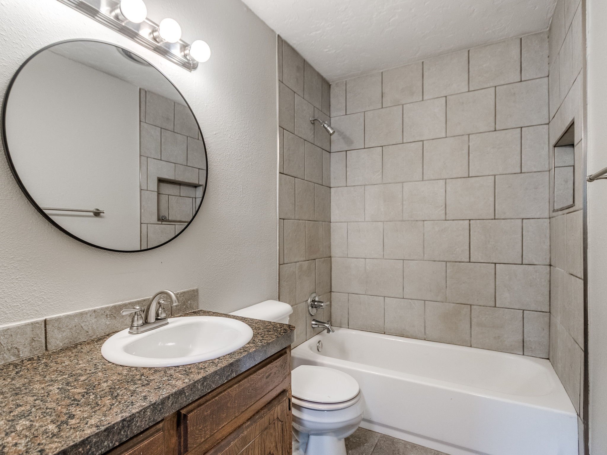 27-web-or-mls-821 Russell Cir-31.jpg