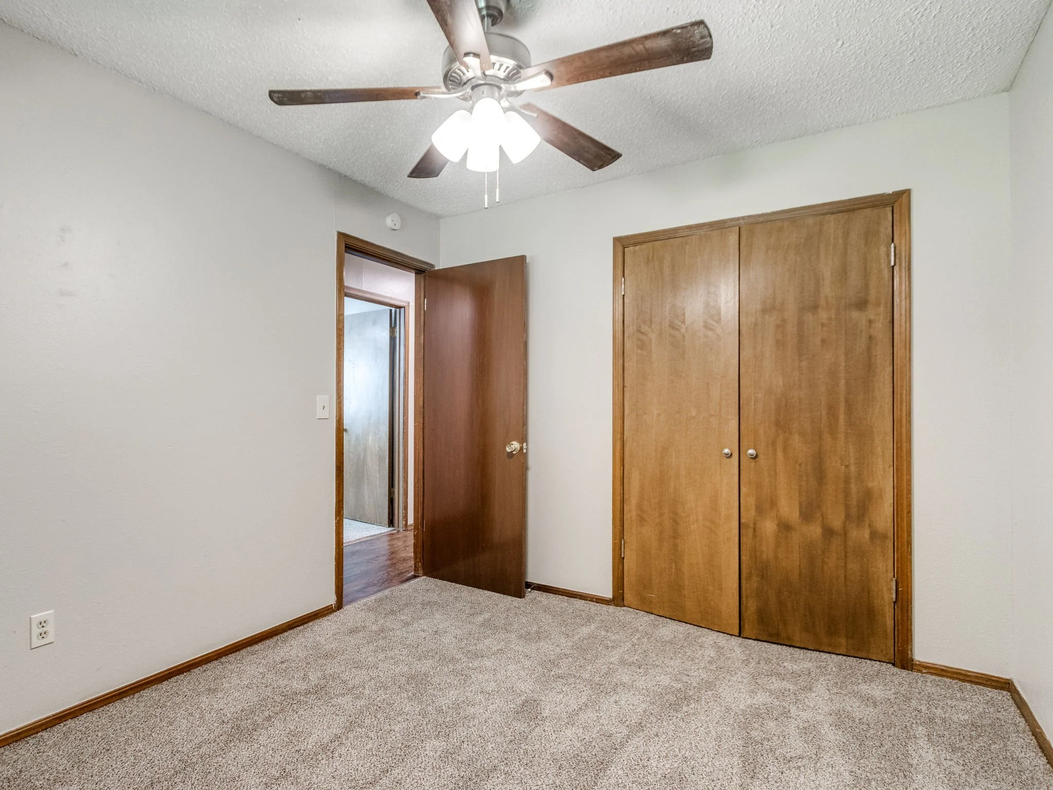 32-web-or-mls-821 Russell Cir-36.jpg