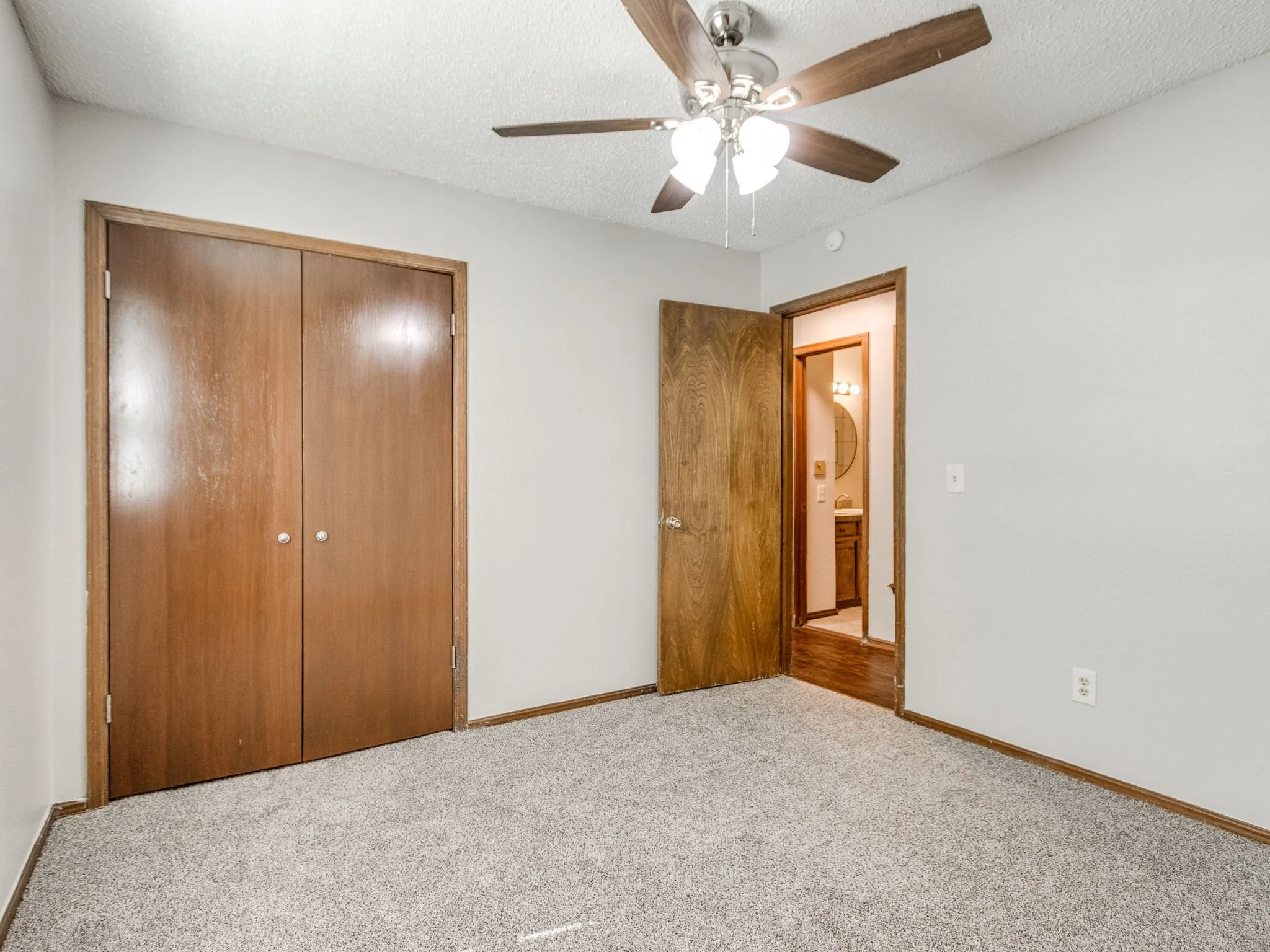 36-web-or-mls-821 Russell Cir-40.jpg