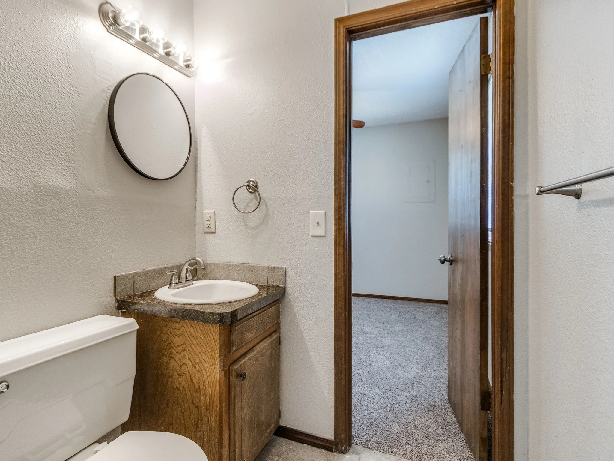 38-web-or-mls-821 Russell Cir-42.jpg