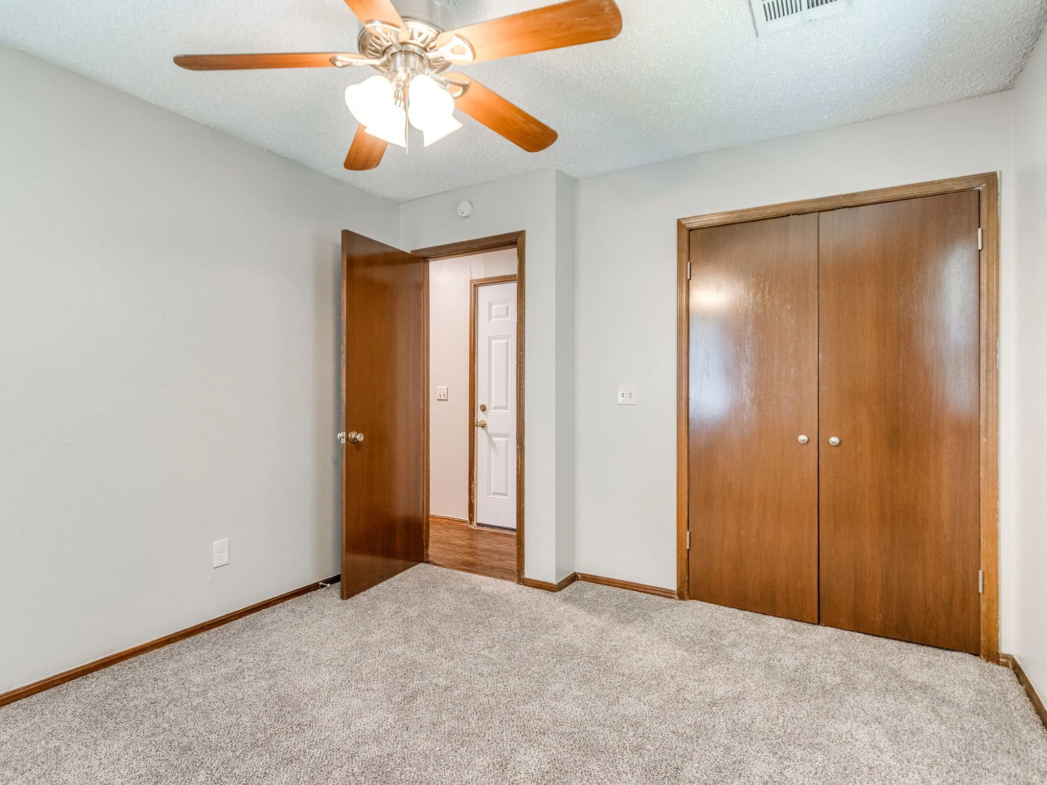 41-web-or-mls-821 Russell Cir-45.jpg